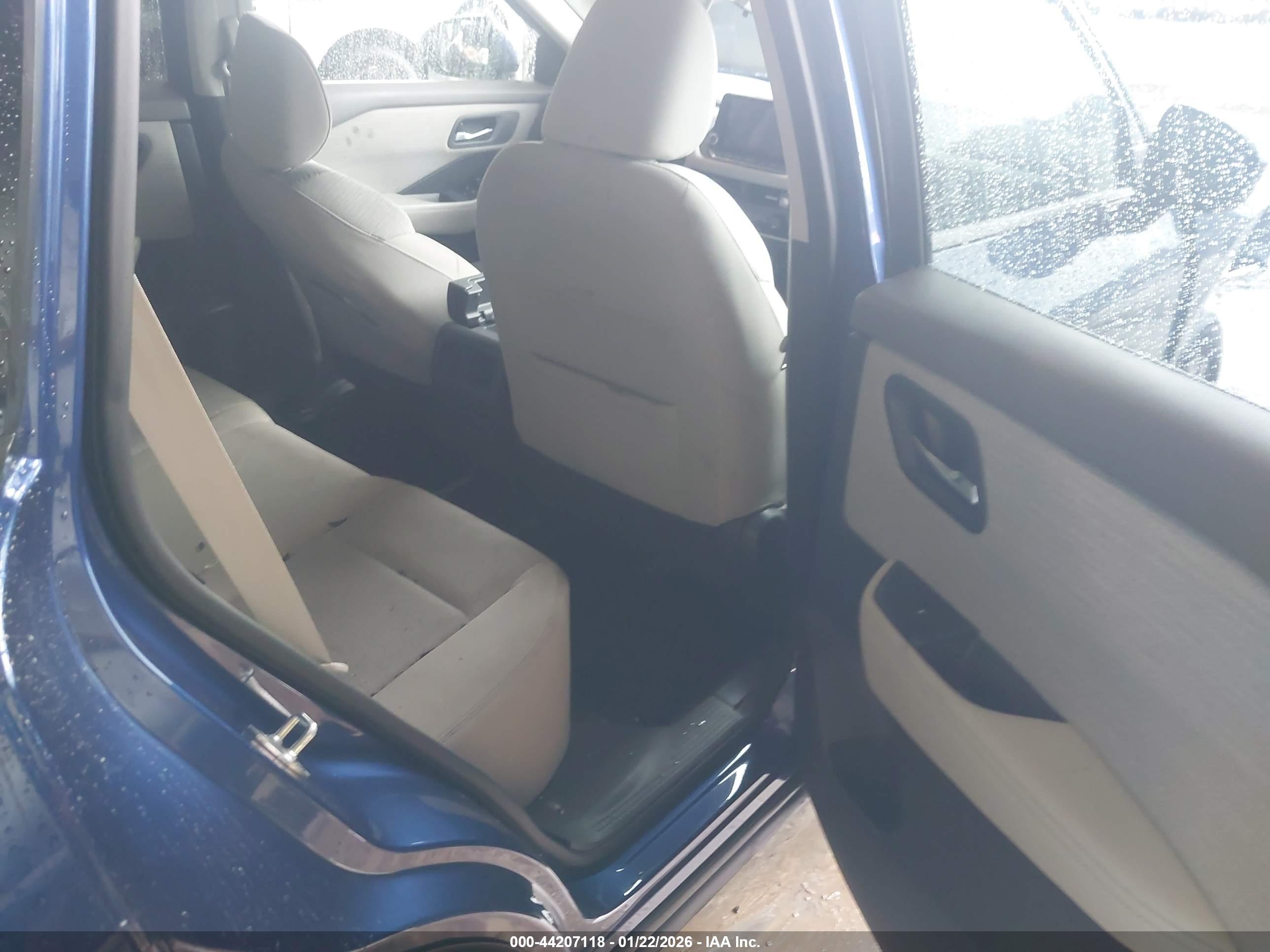 NISSAN ROGUE image 8