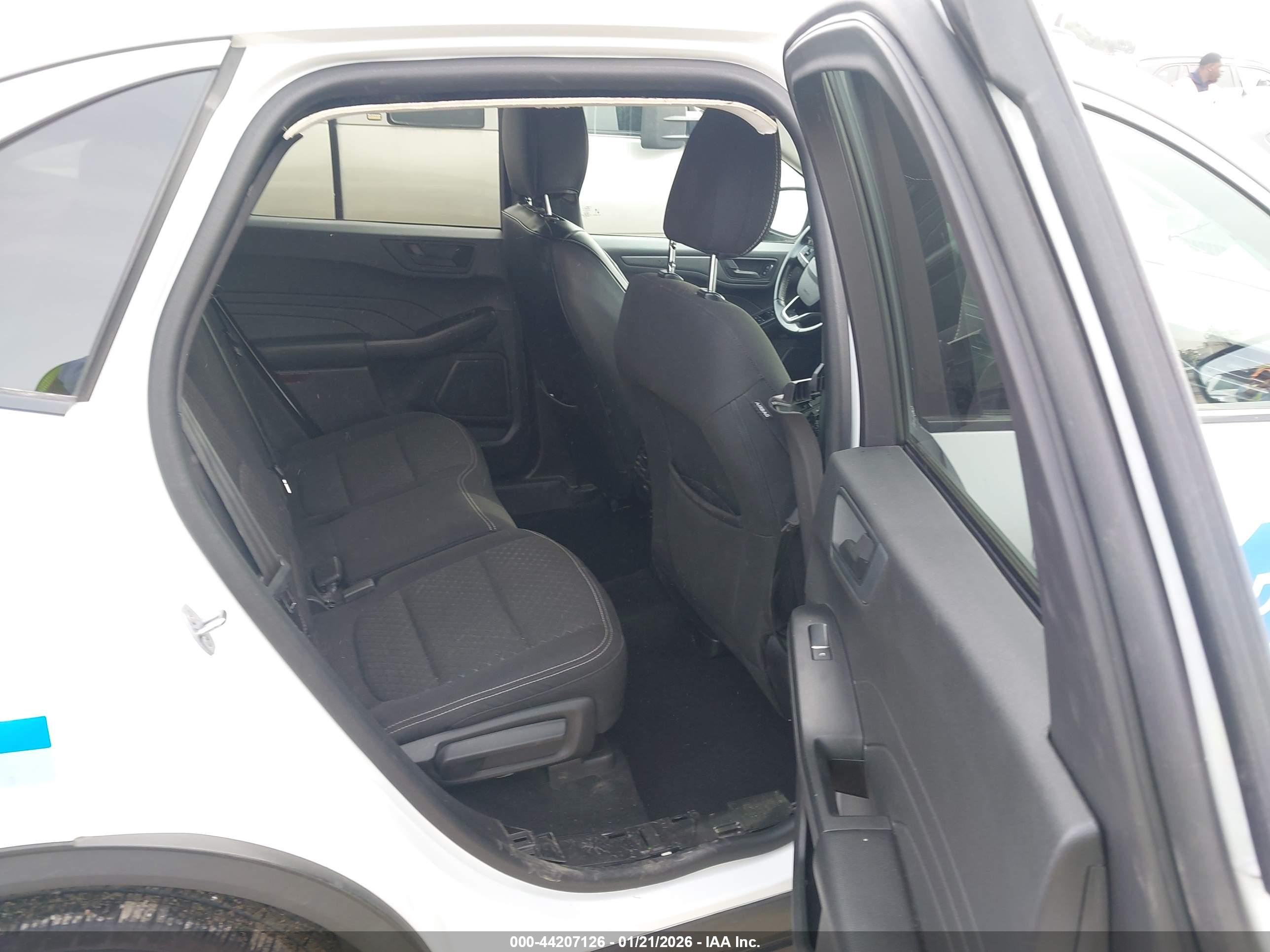 FORD ESCAPE image 8