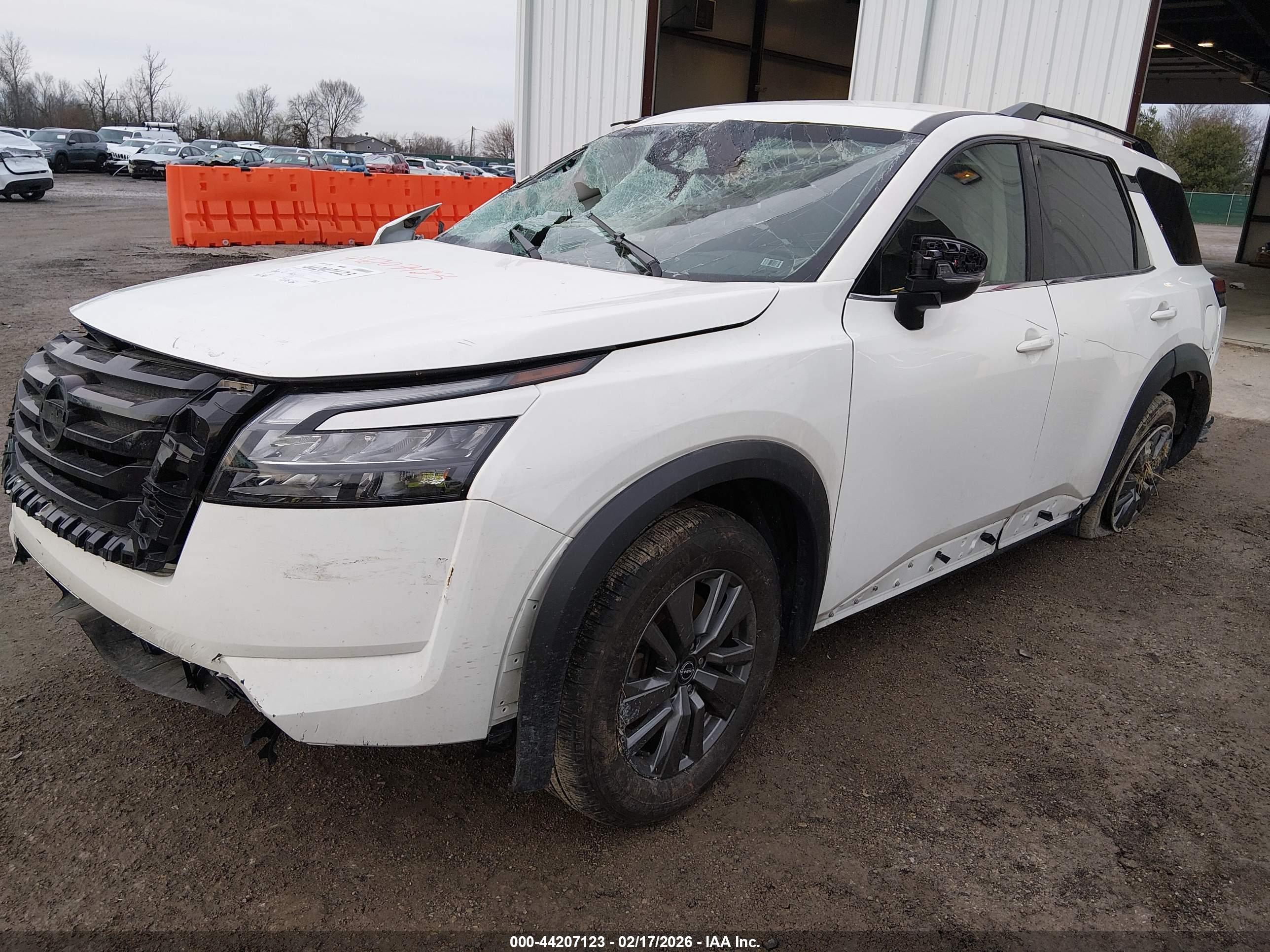 NISSAN PATHFINDER image 2