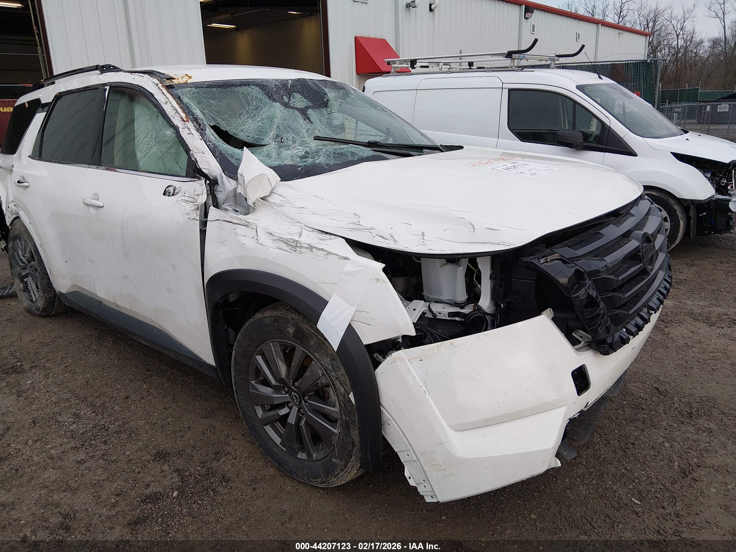 NISSAN PATHFINDER image 6