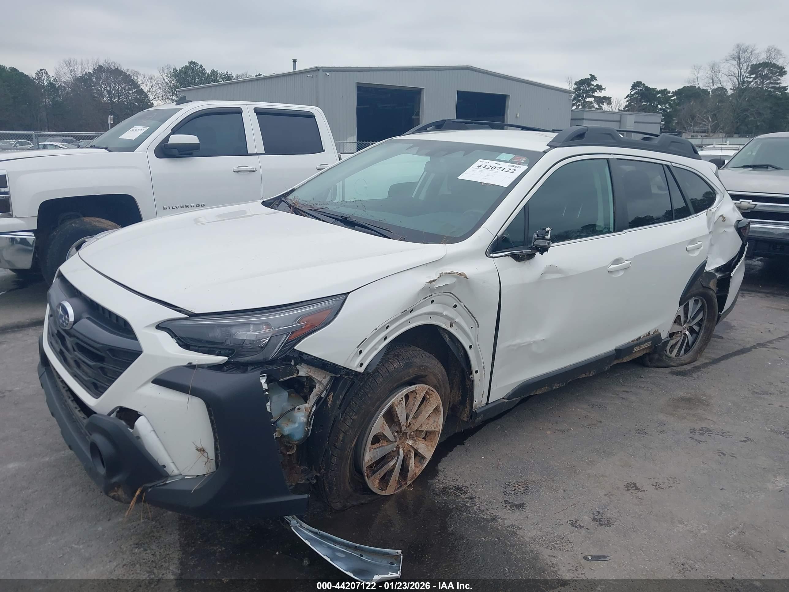 SUBARU OUTBACK image 2