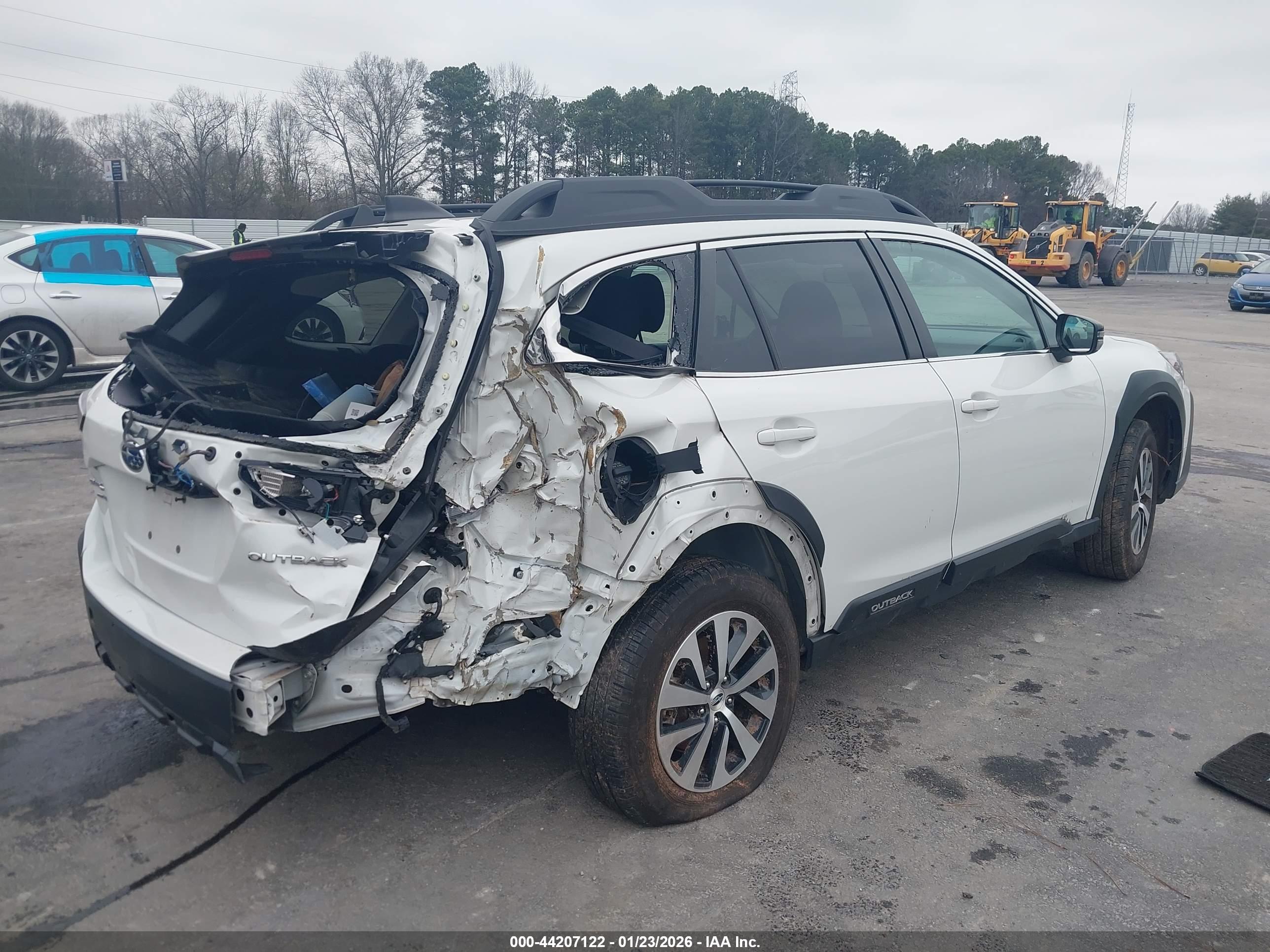 SUBARU OUTBACK image 4