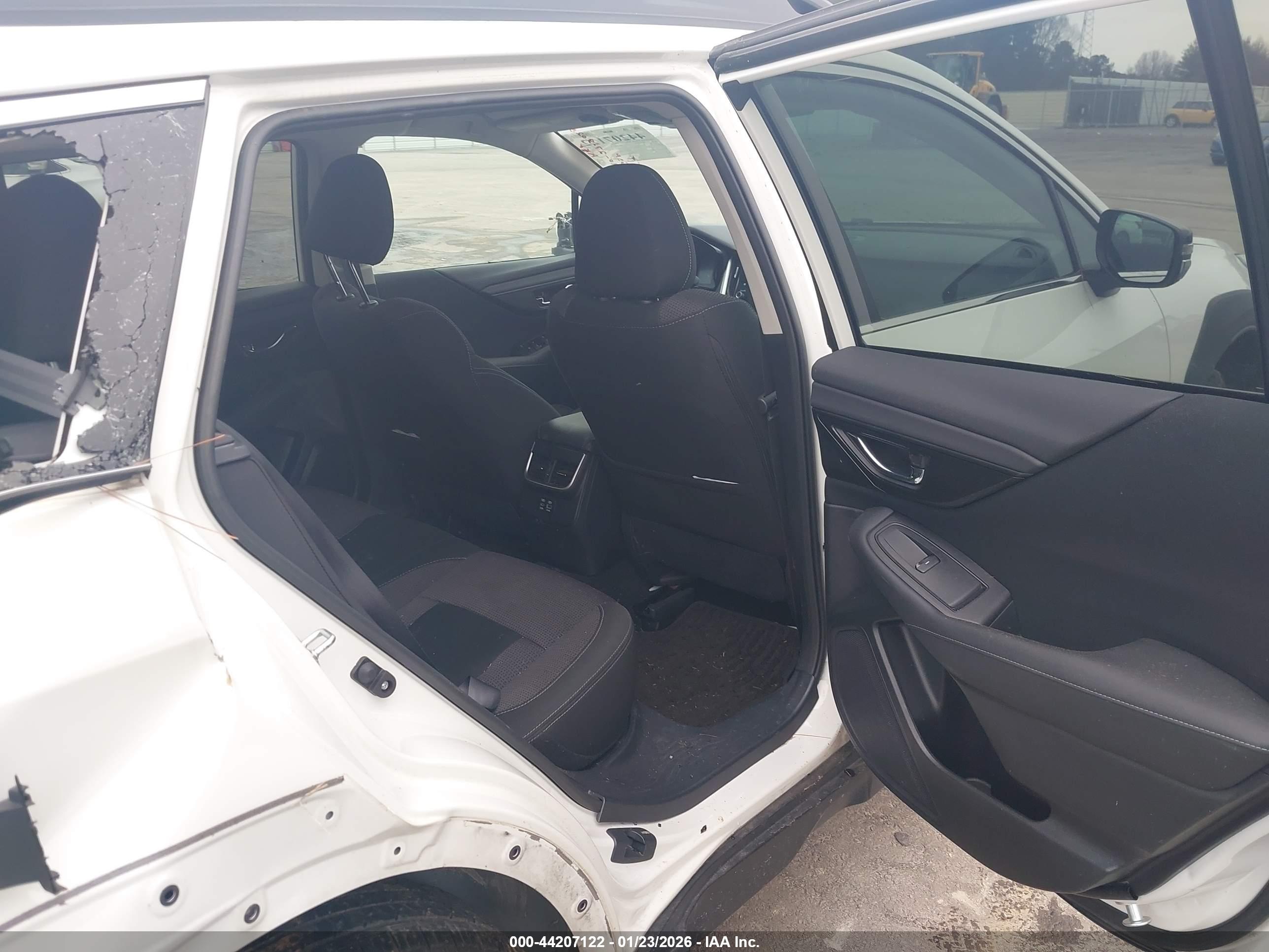 SUBARU OUTBACK image 8