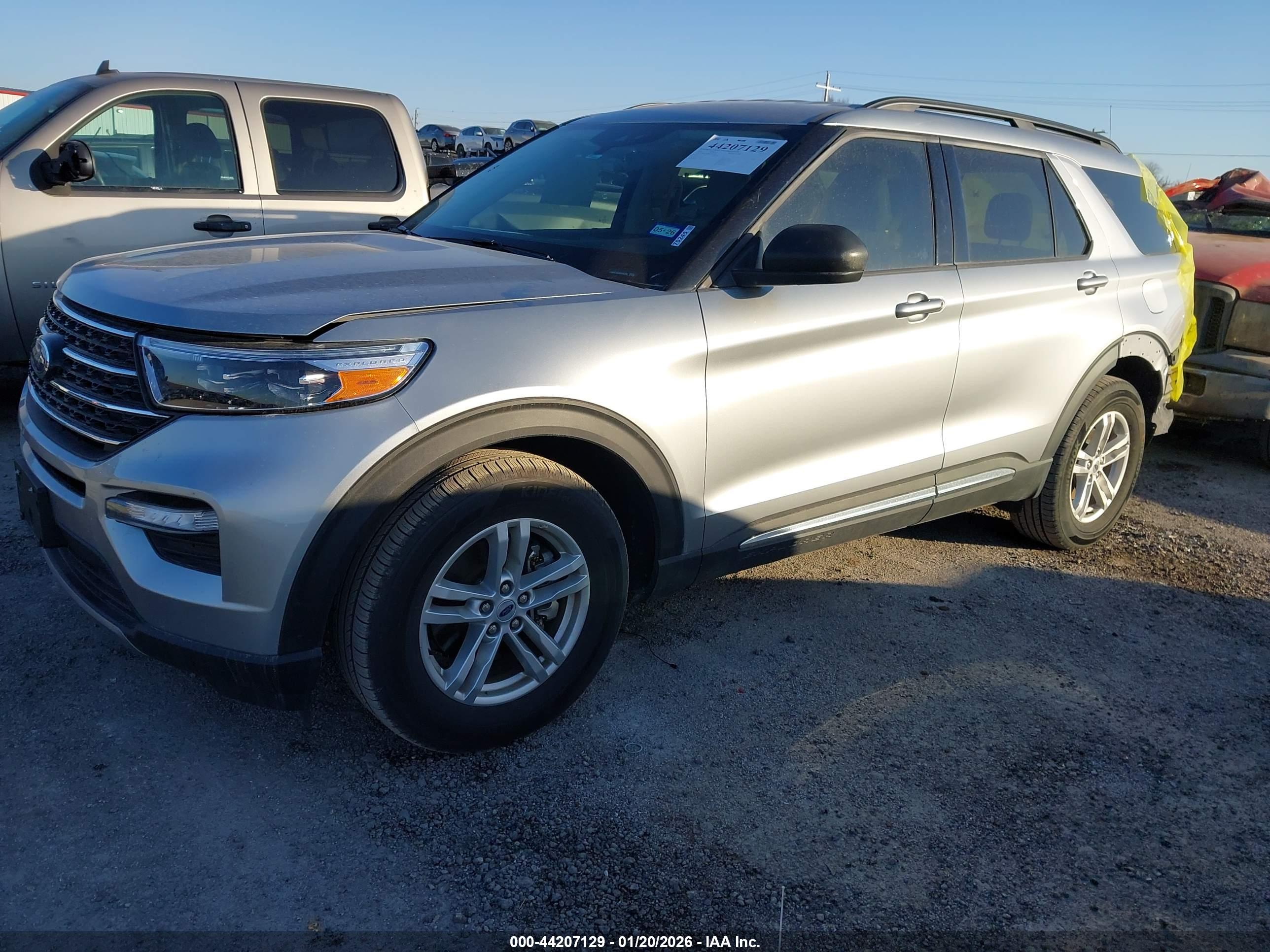 FORD EXPLORER image 2