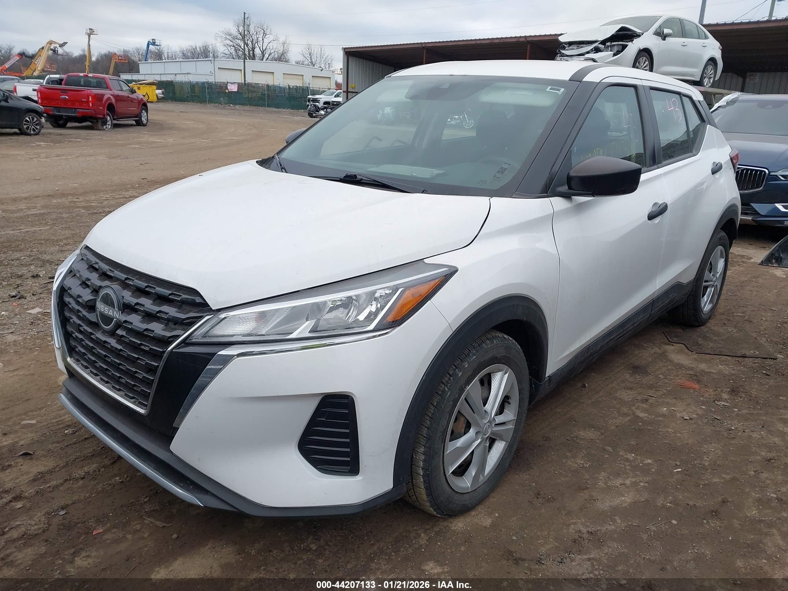 NISSAN KICKS image 2