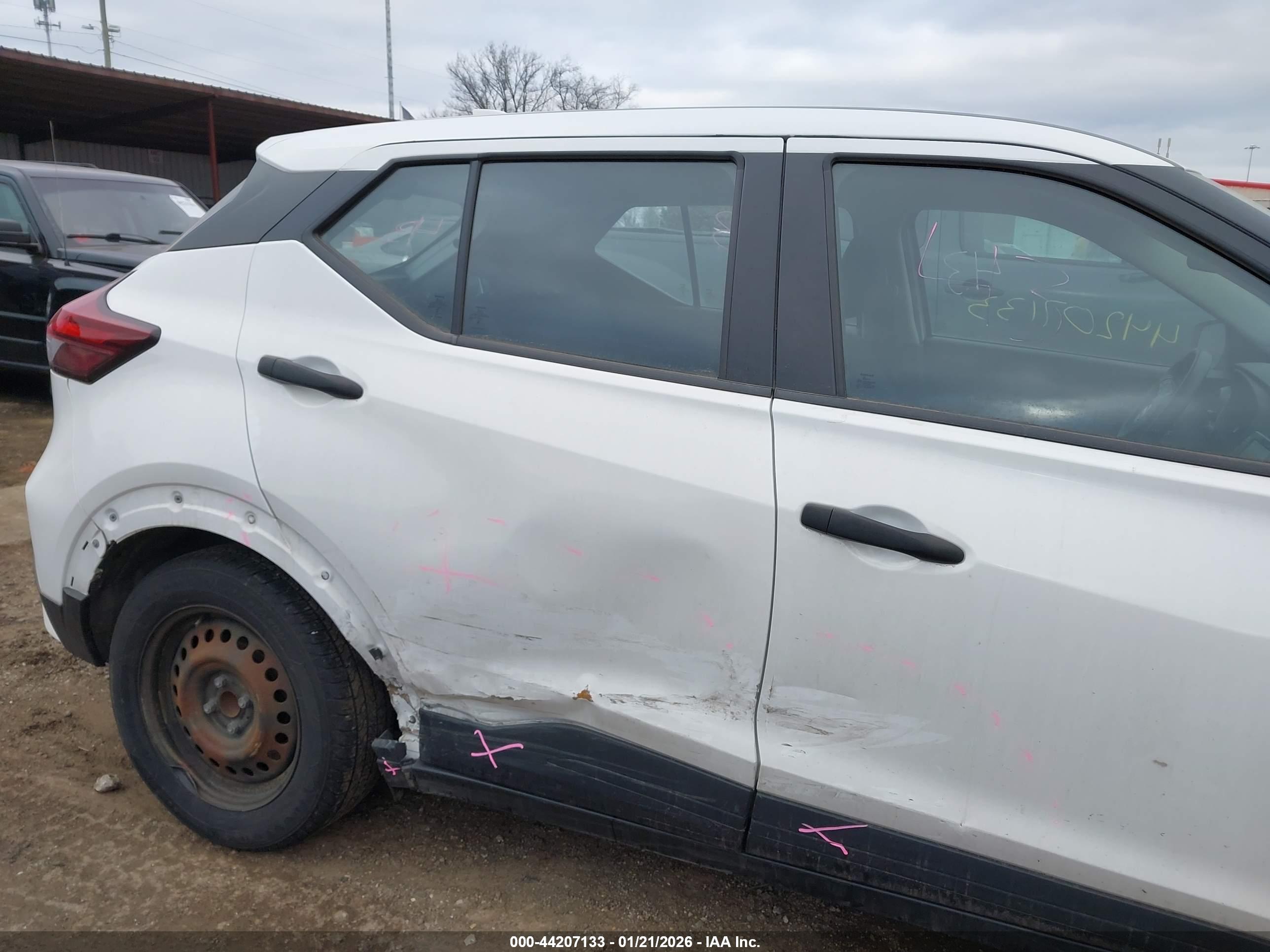 NISSAN KICKS image 6