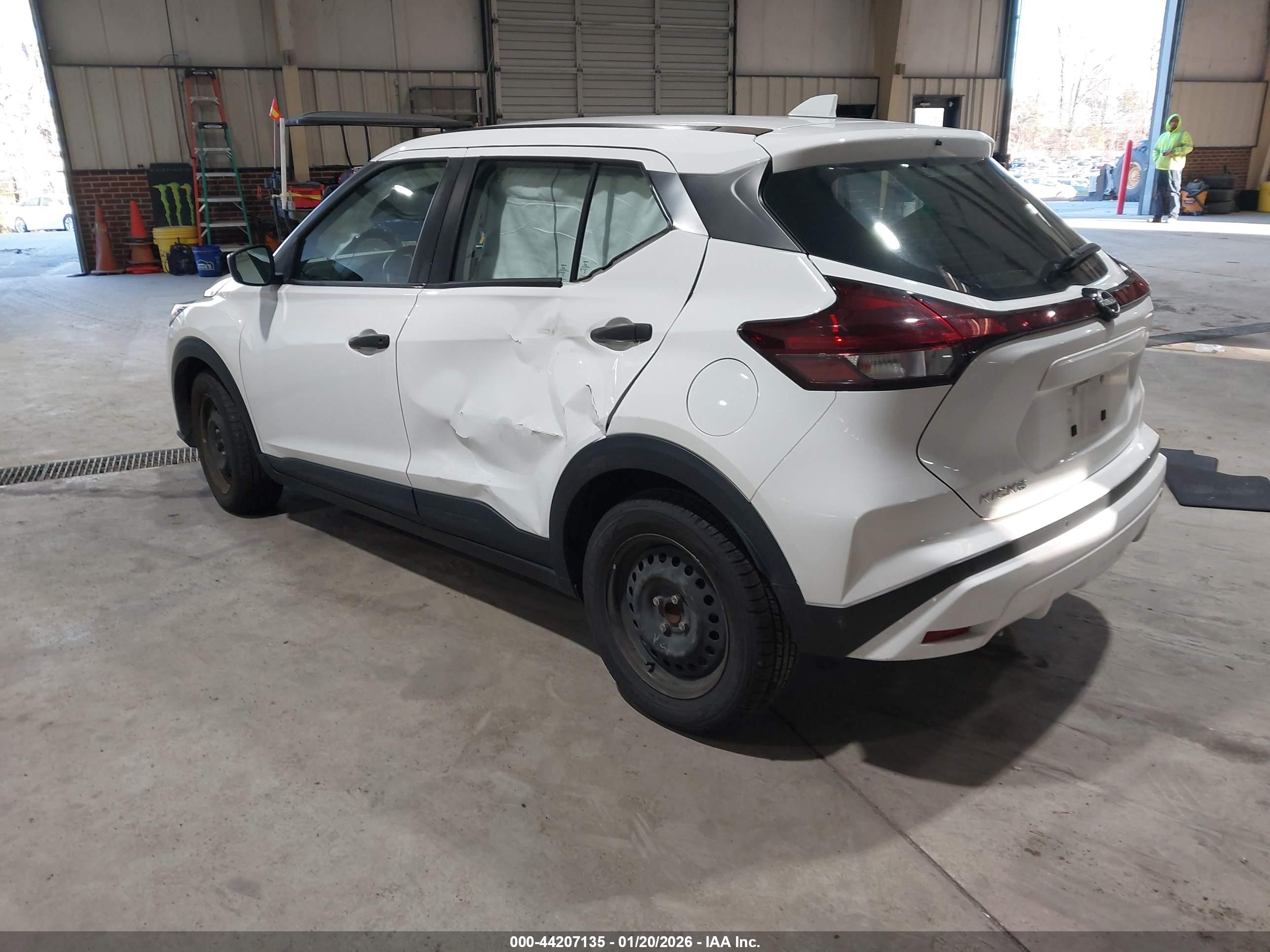 NISSAN KICKS image 3