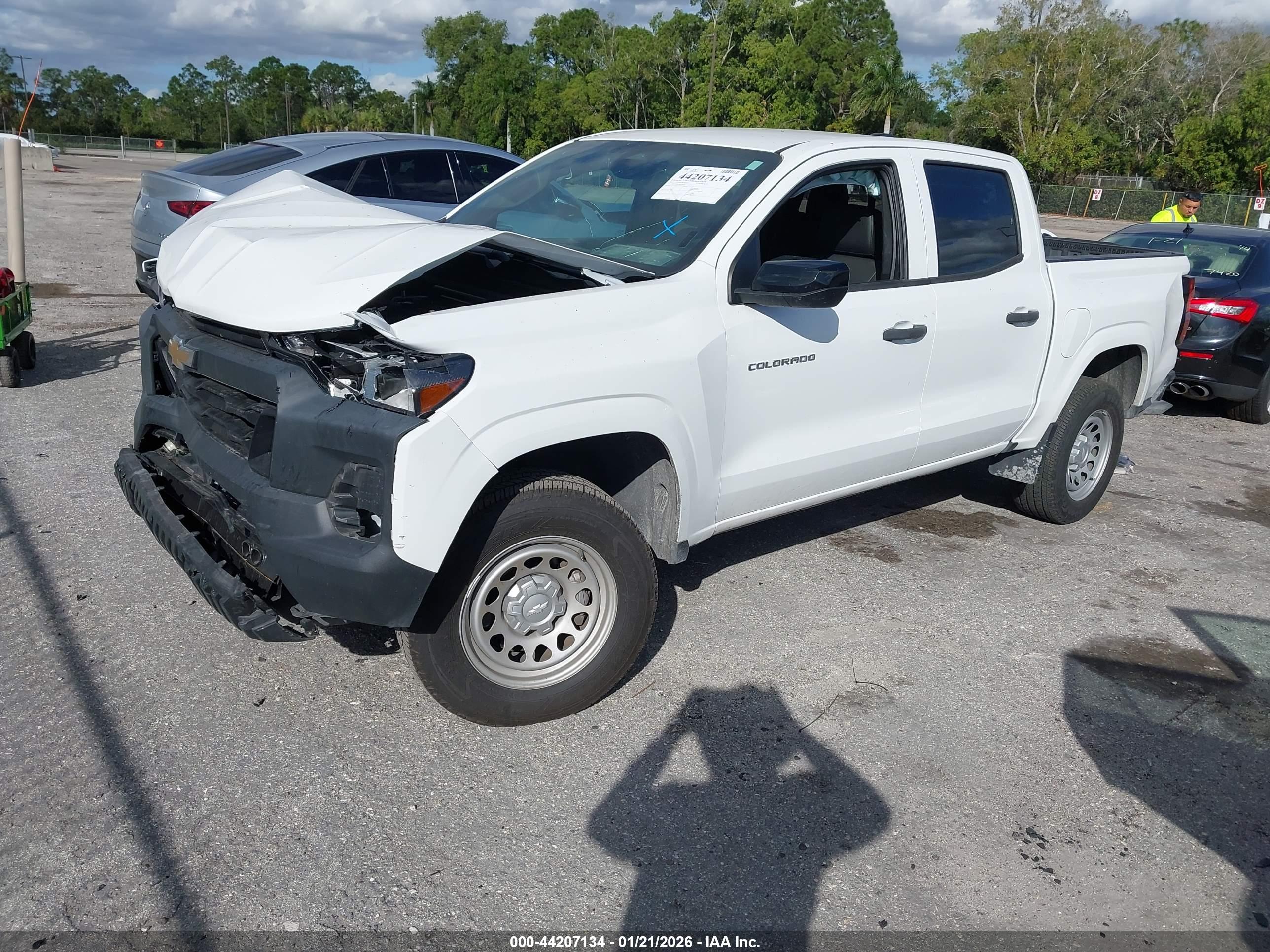 CHEVROLET COLORADO image 2