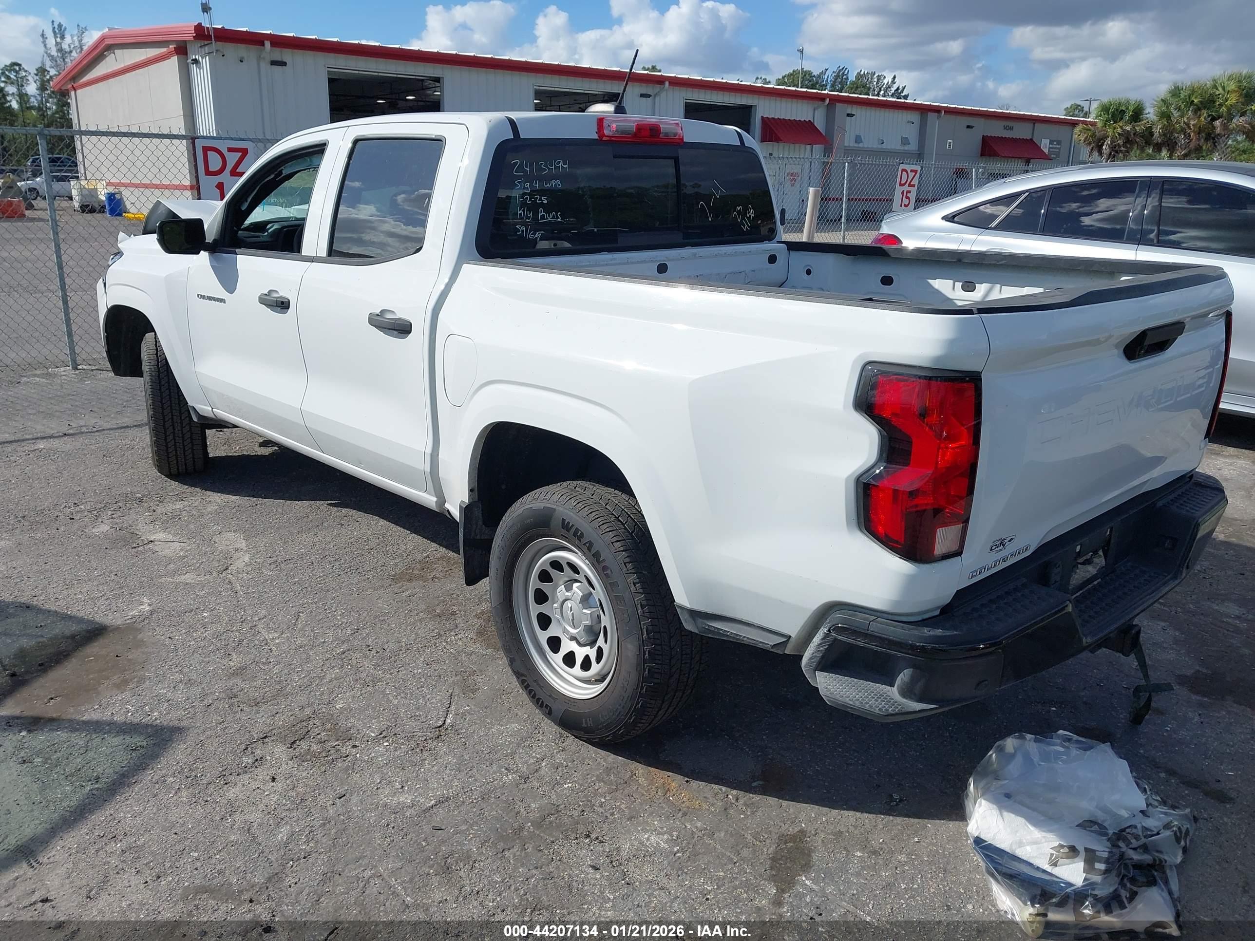 CHEVROLET COLORADO image 3