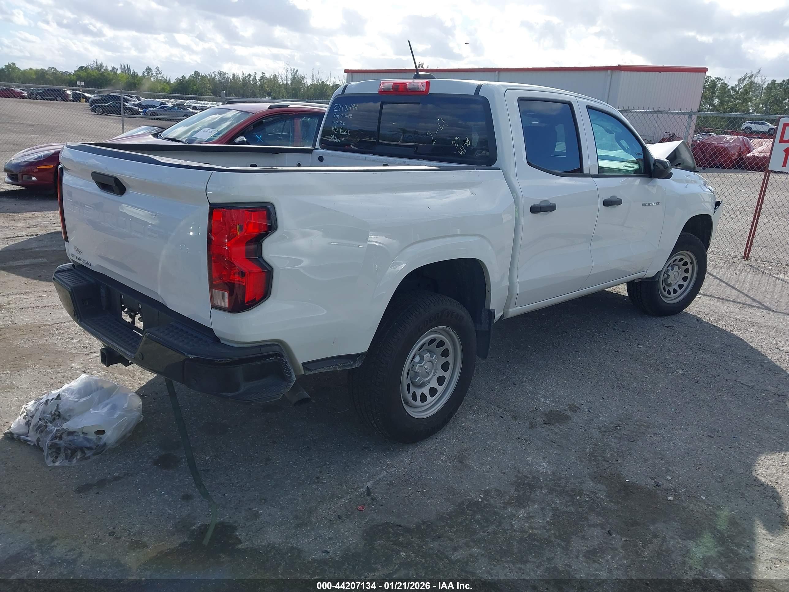 CHEVROLET COLORADO image 4