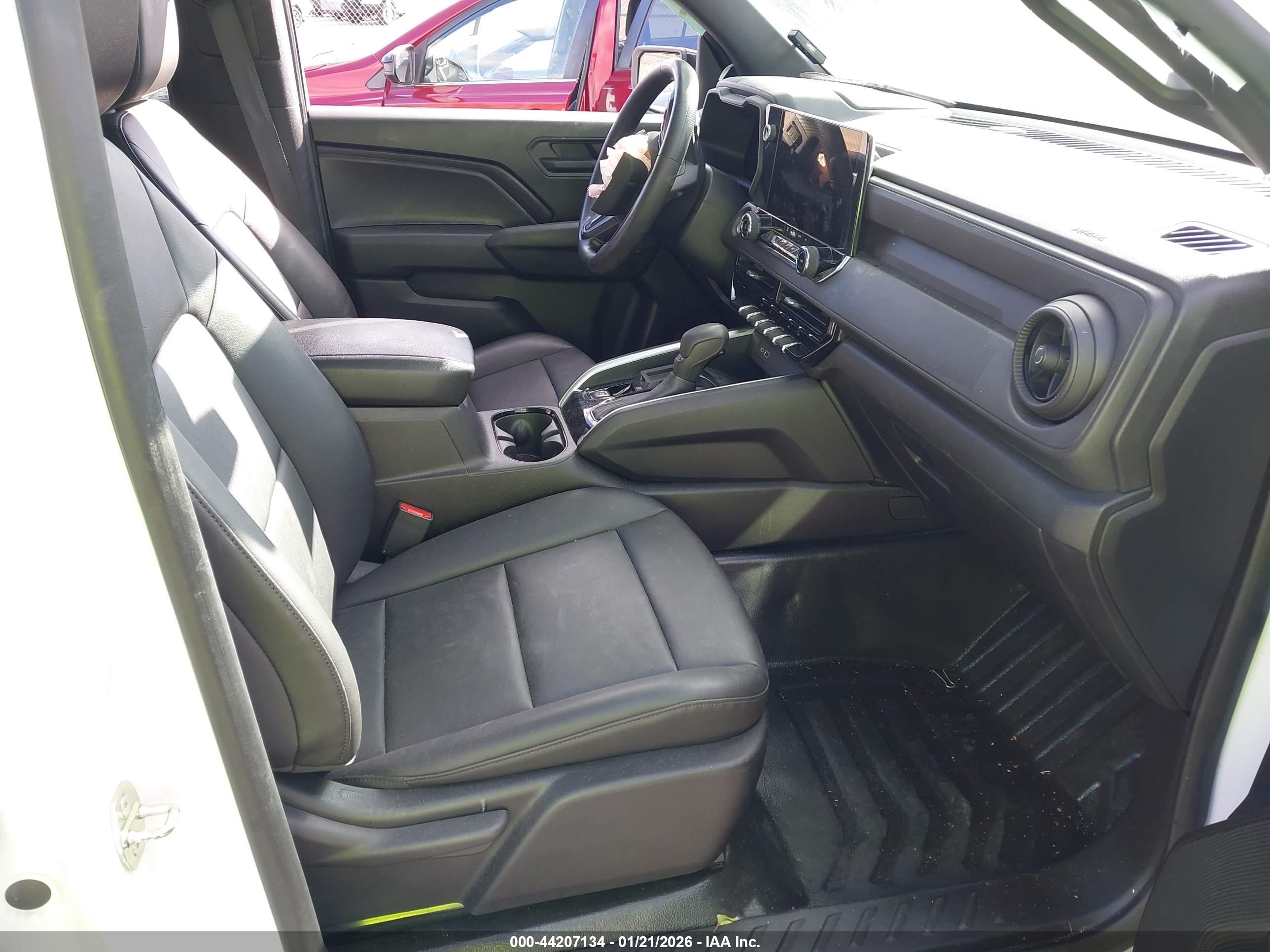 CHEVROLET COLORADO image 5