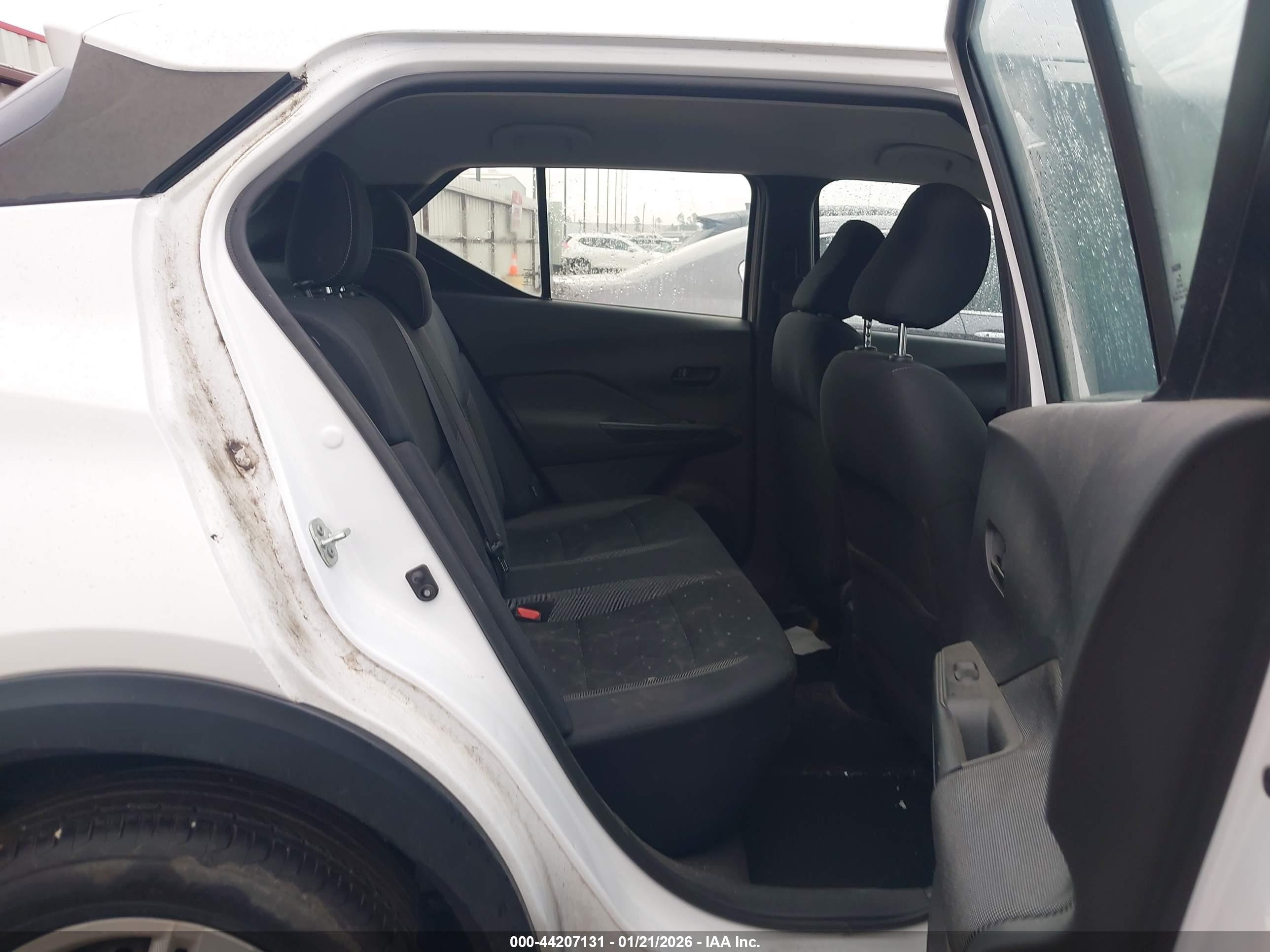 NISSAN KICKS image 8