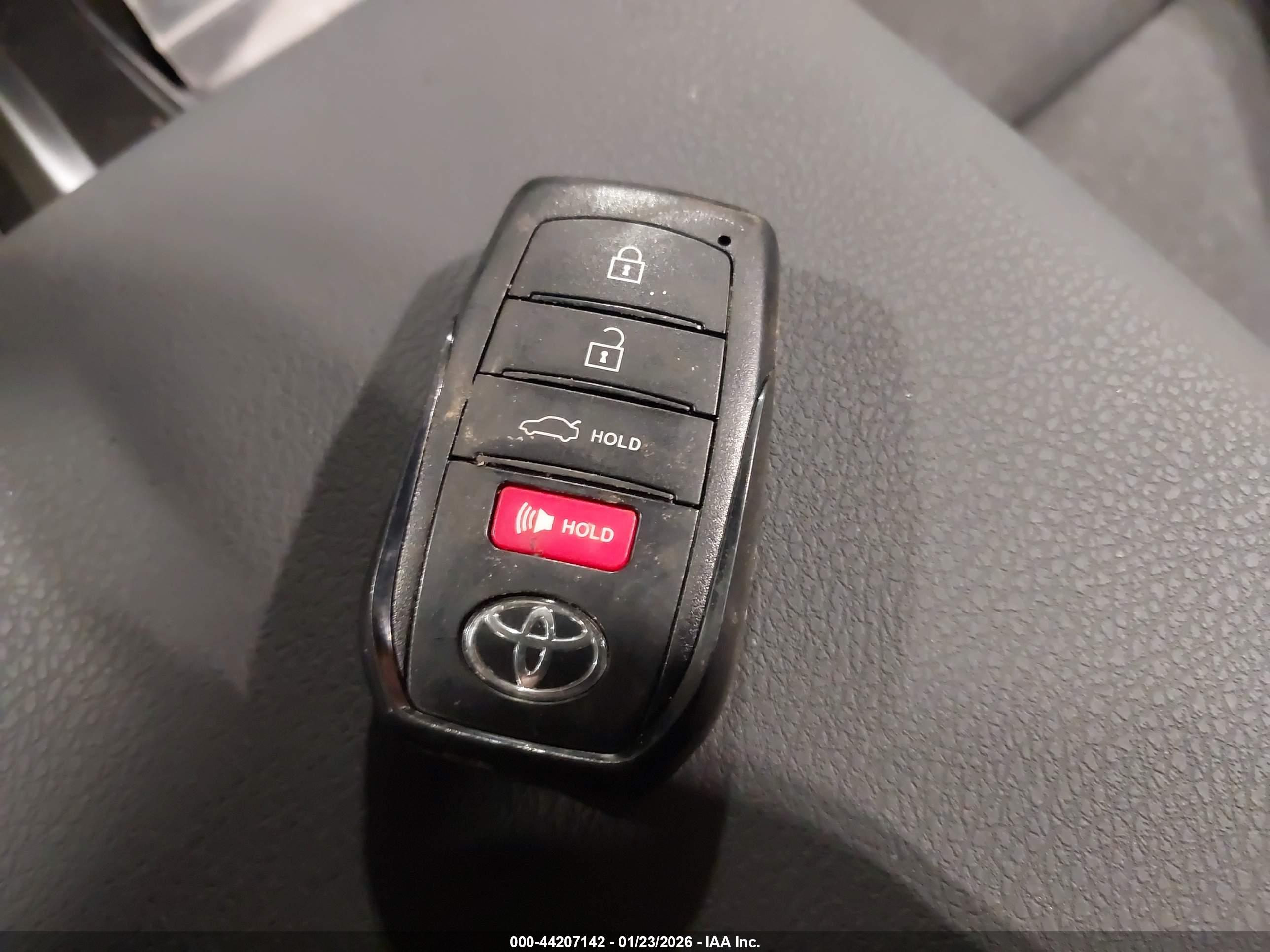 TOYOTA CAMRY image 11