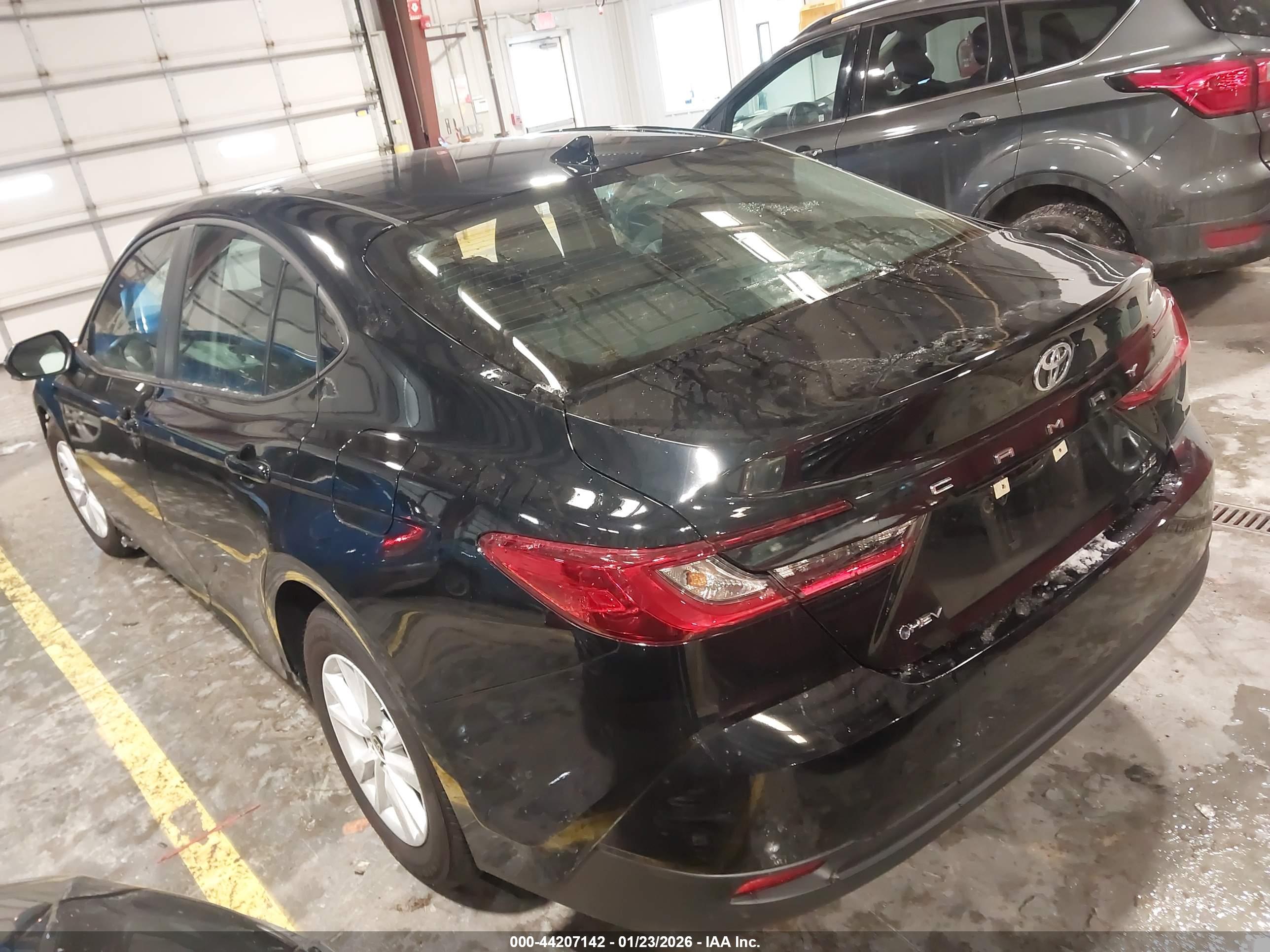 TOYOTA CAMRY image 3