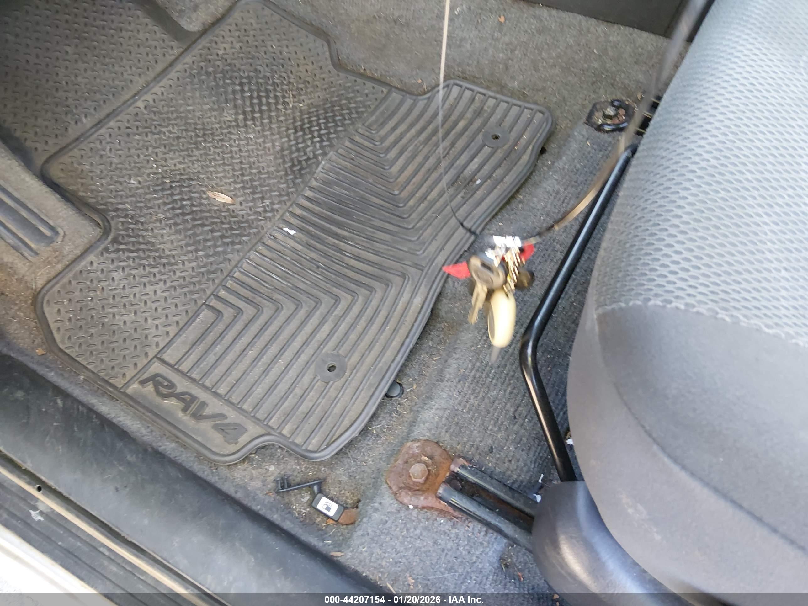TOYOTA RAV4 image 11