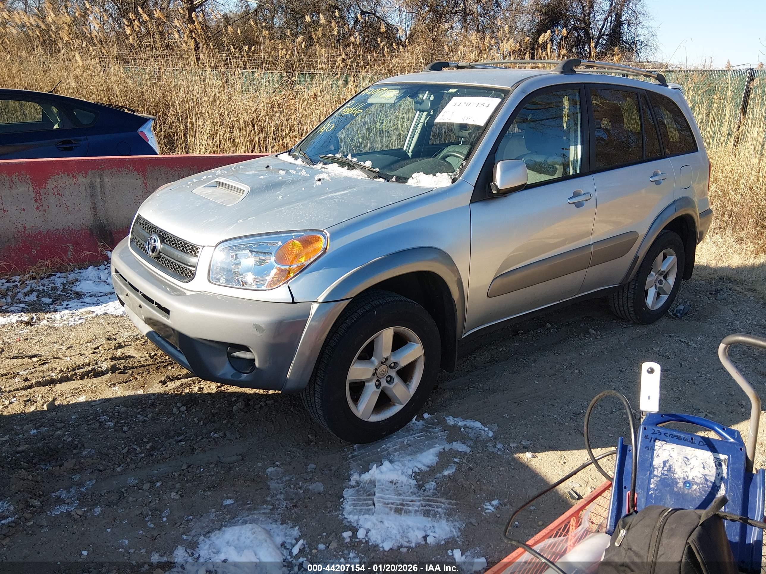 TOYOTA RAV4 image 2