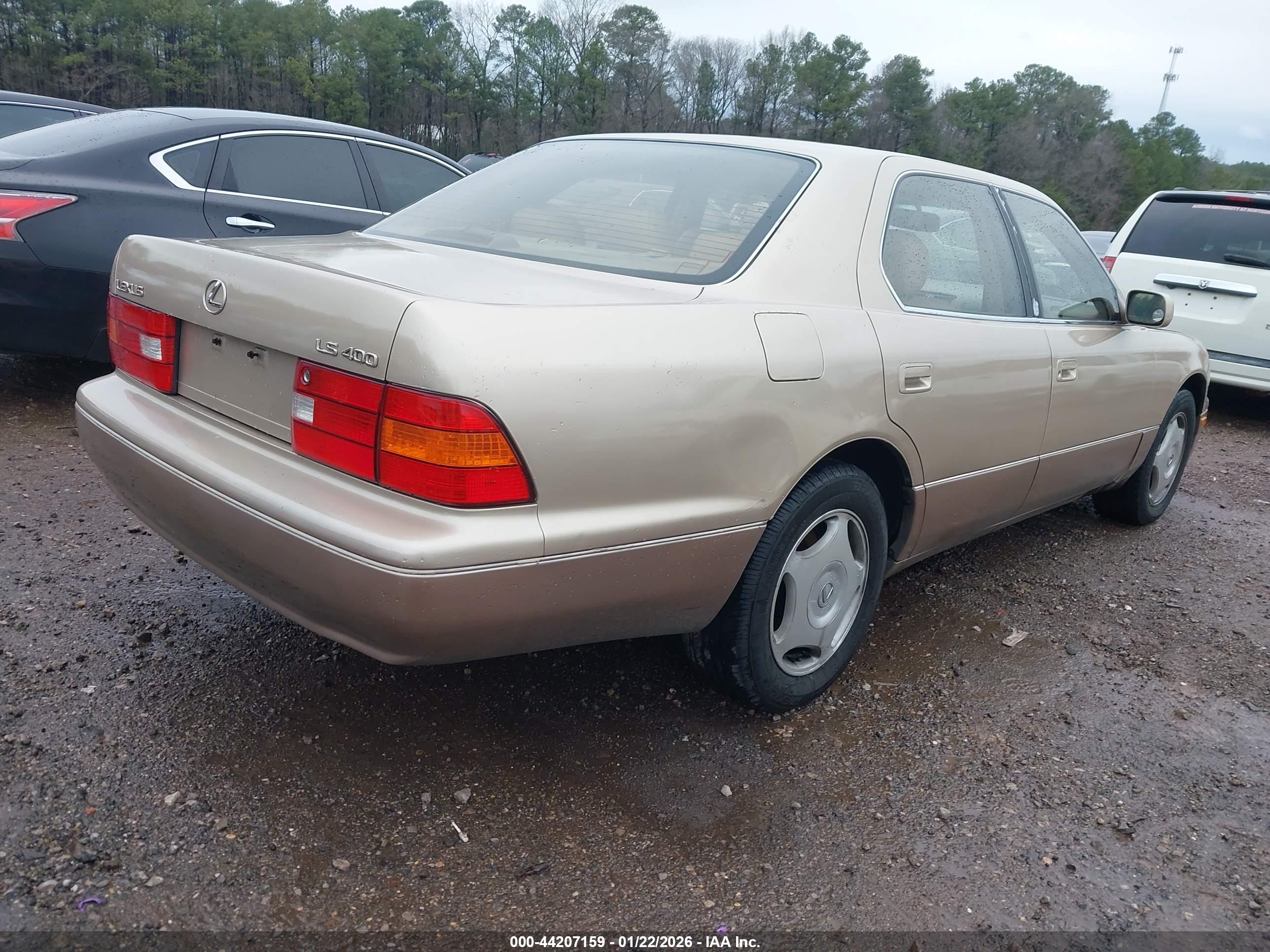 LEXUS LS image 4