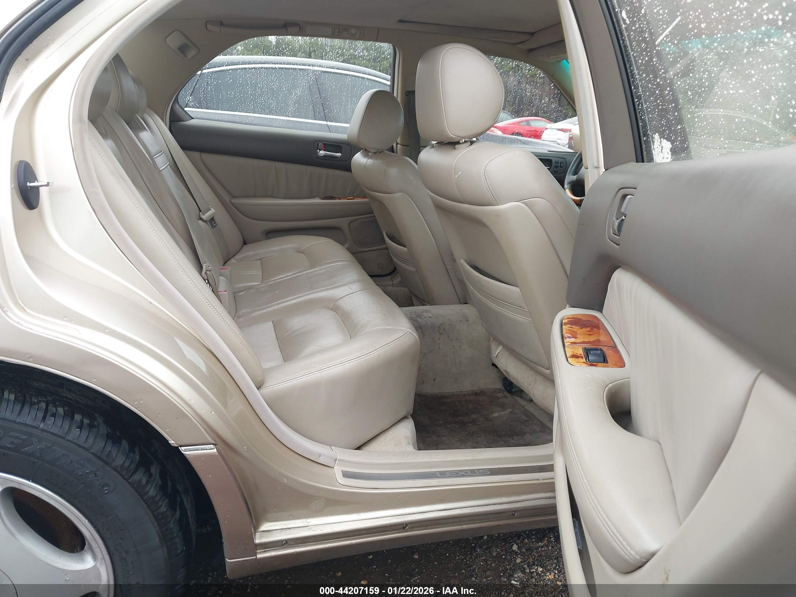 LEXUS LS image 8