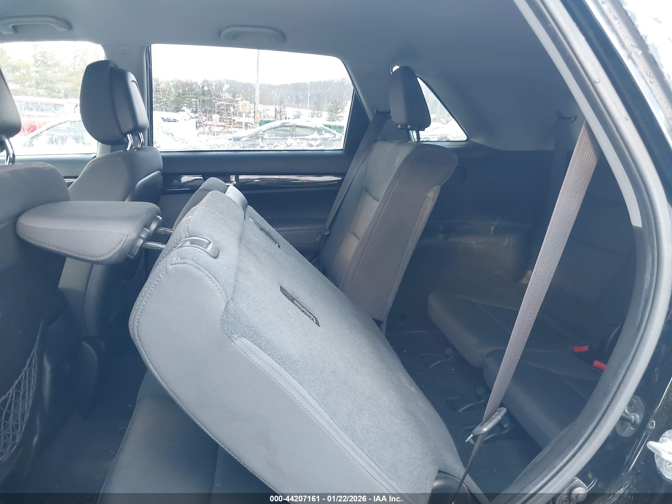 KIA SORENTO image 8