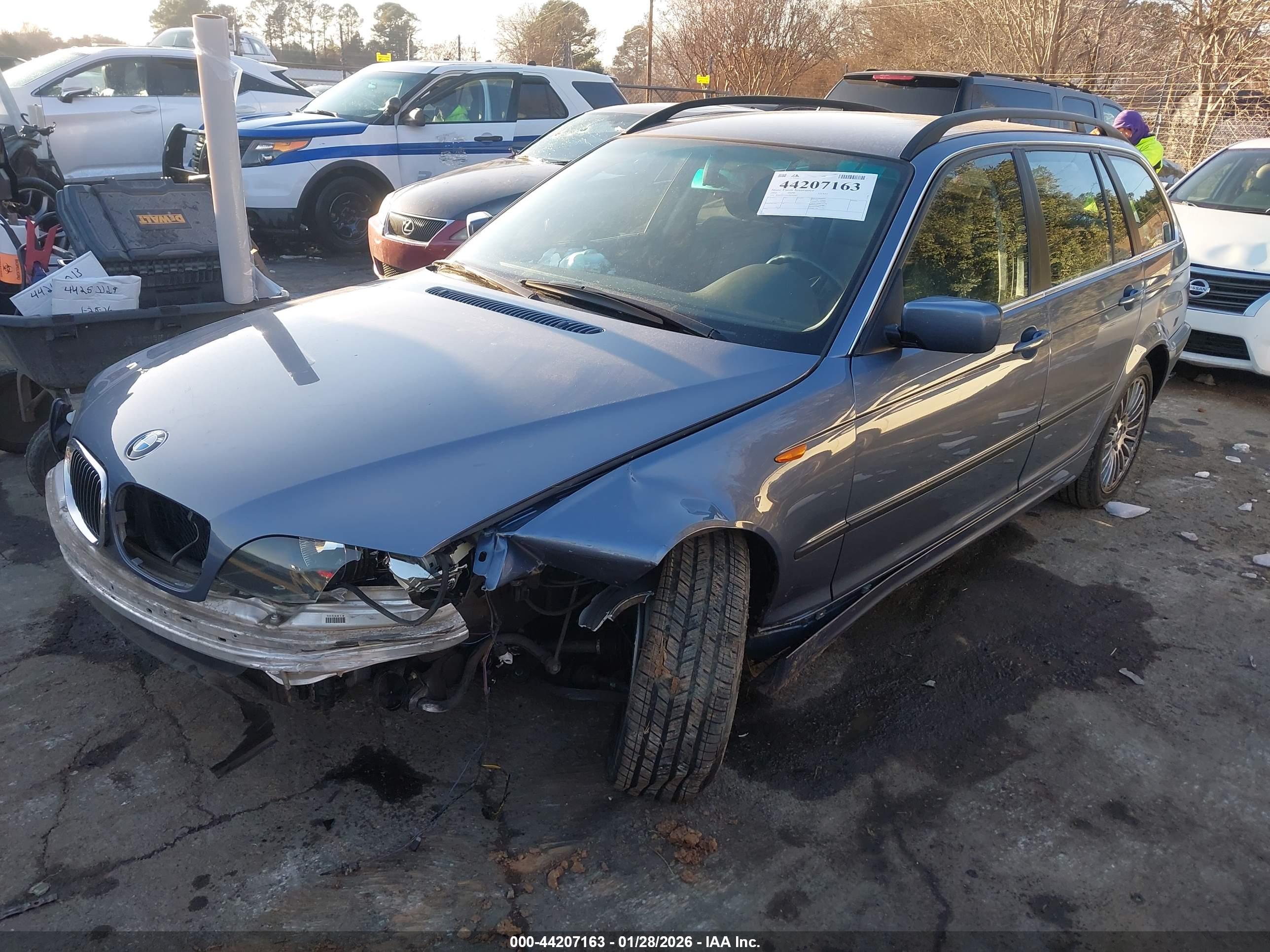 BMW 325XIT image 2