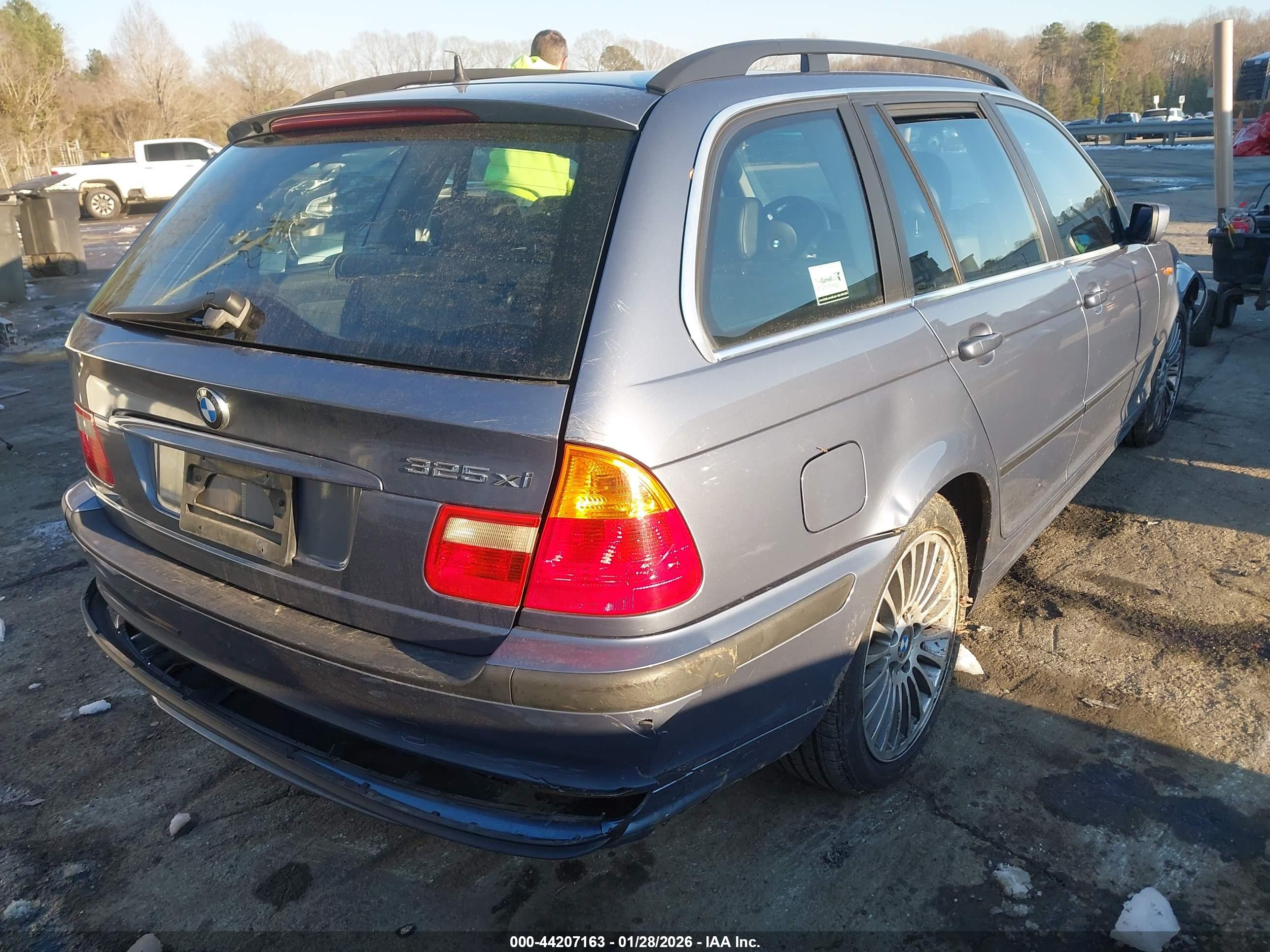 BMW 325XIT image 4