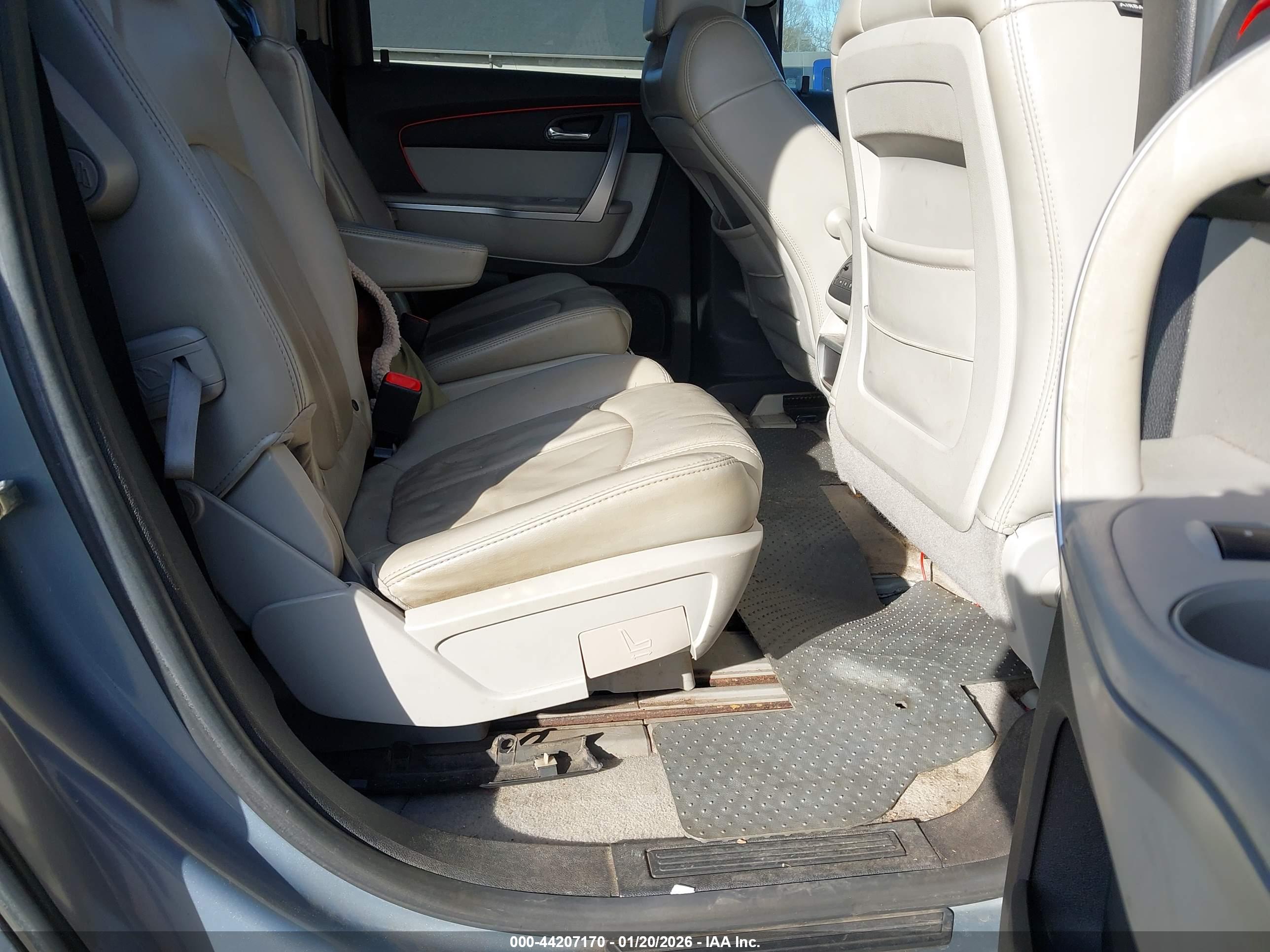 GMC ACADIA image 8