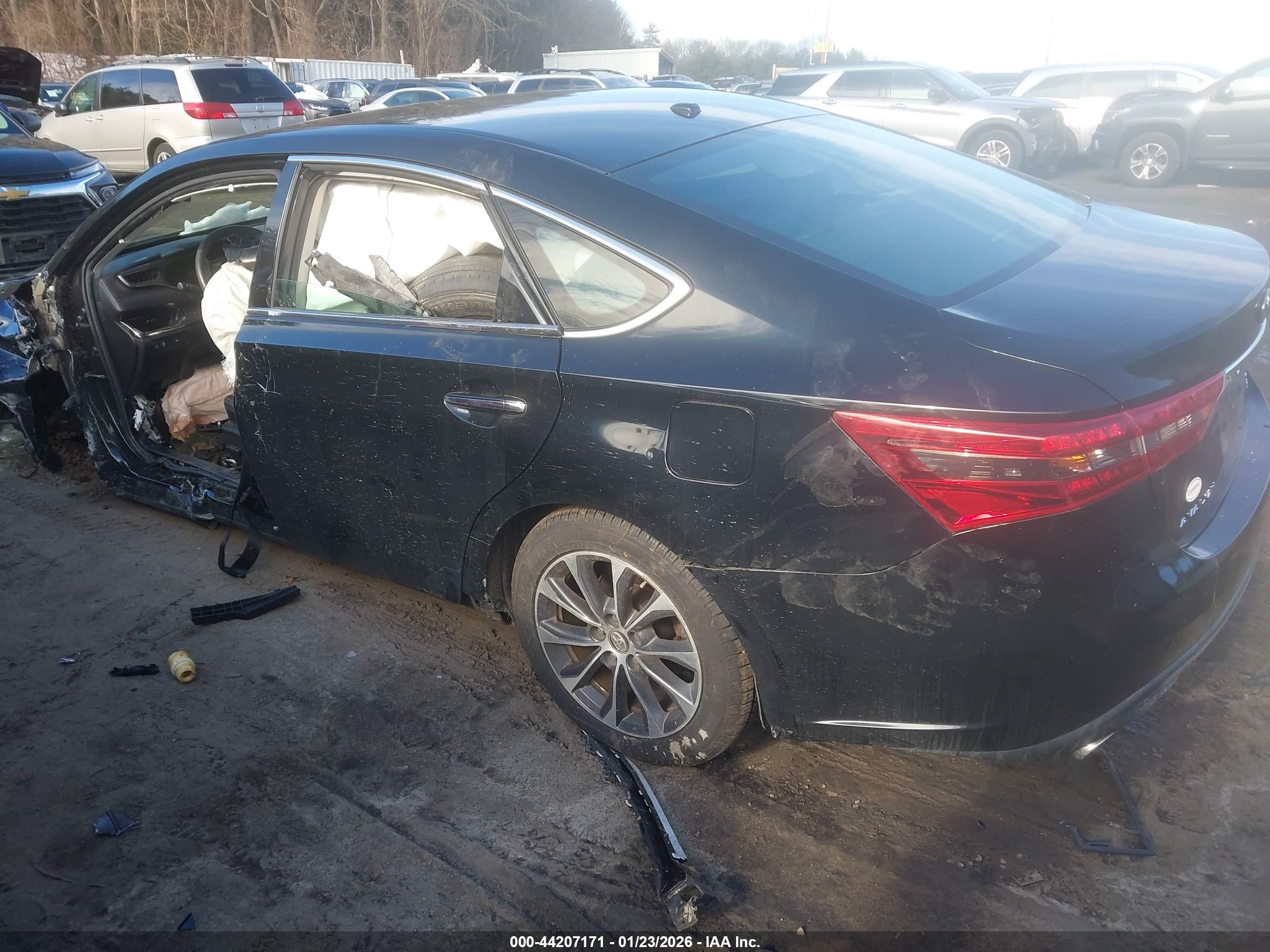 TOYOTA AVALON image 3