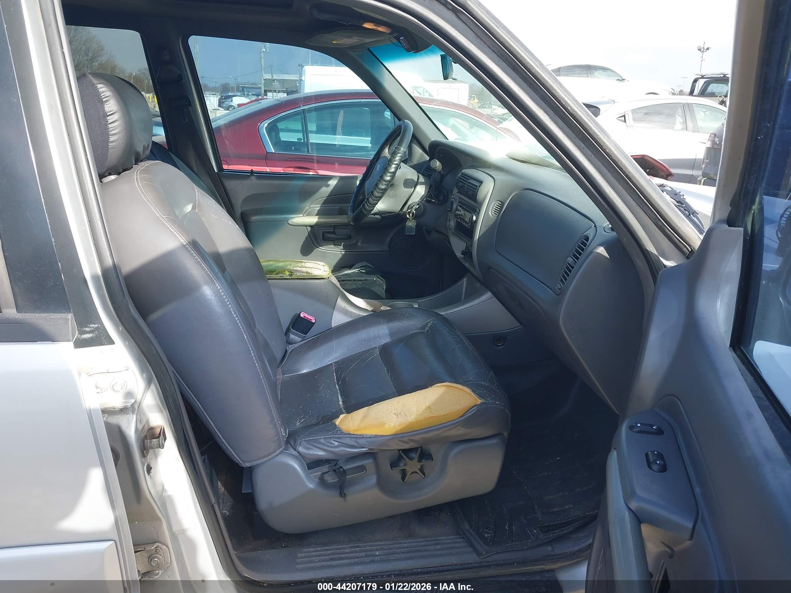 FORD EXPLORER image 5