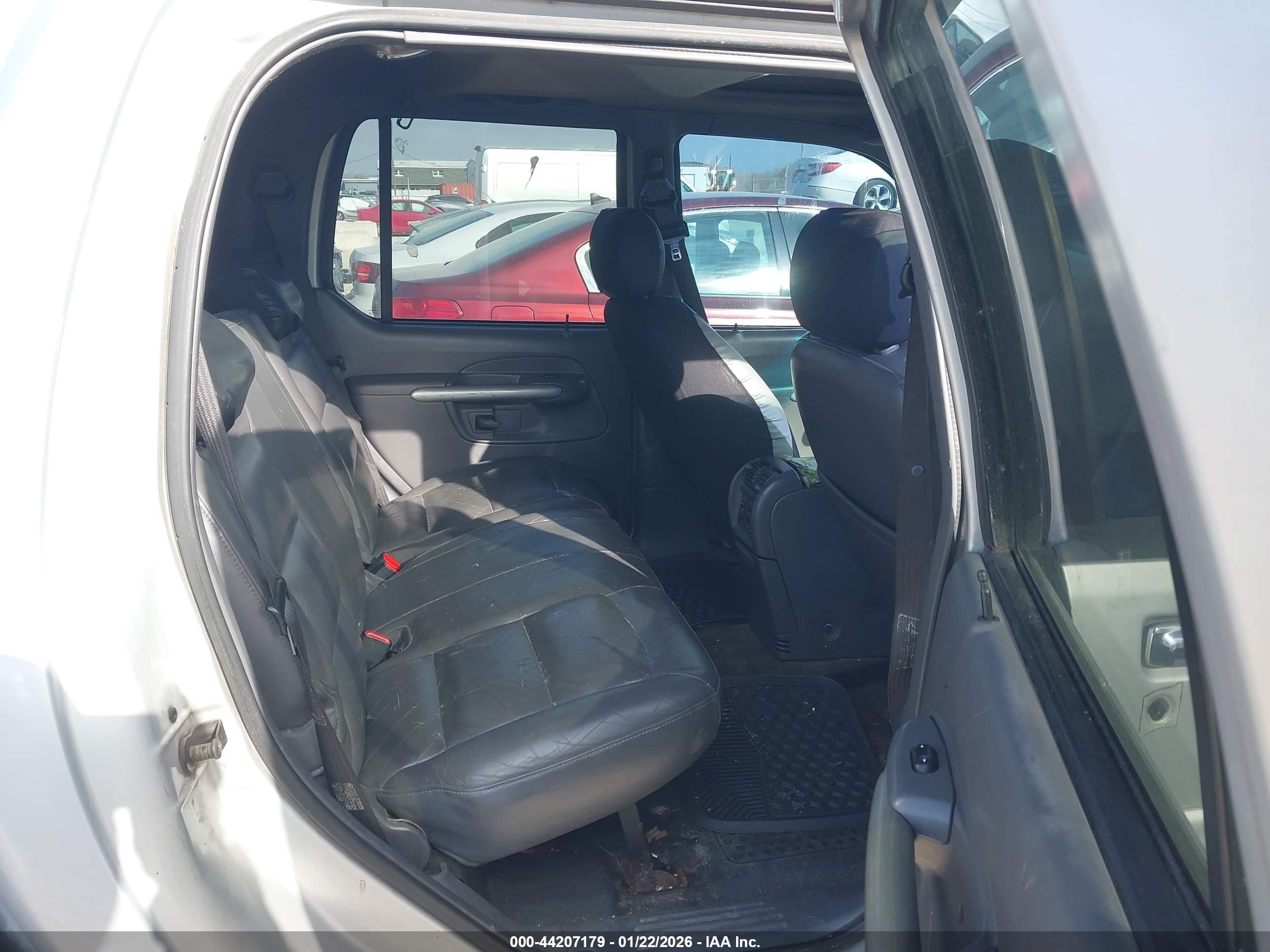 FORD EXPLORER image 8