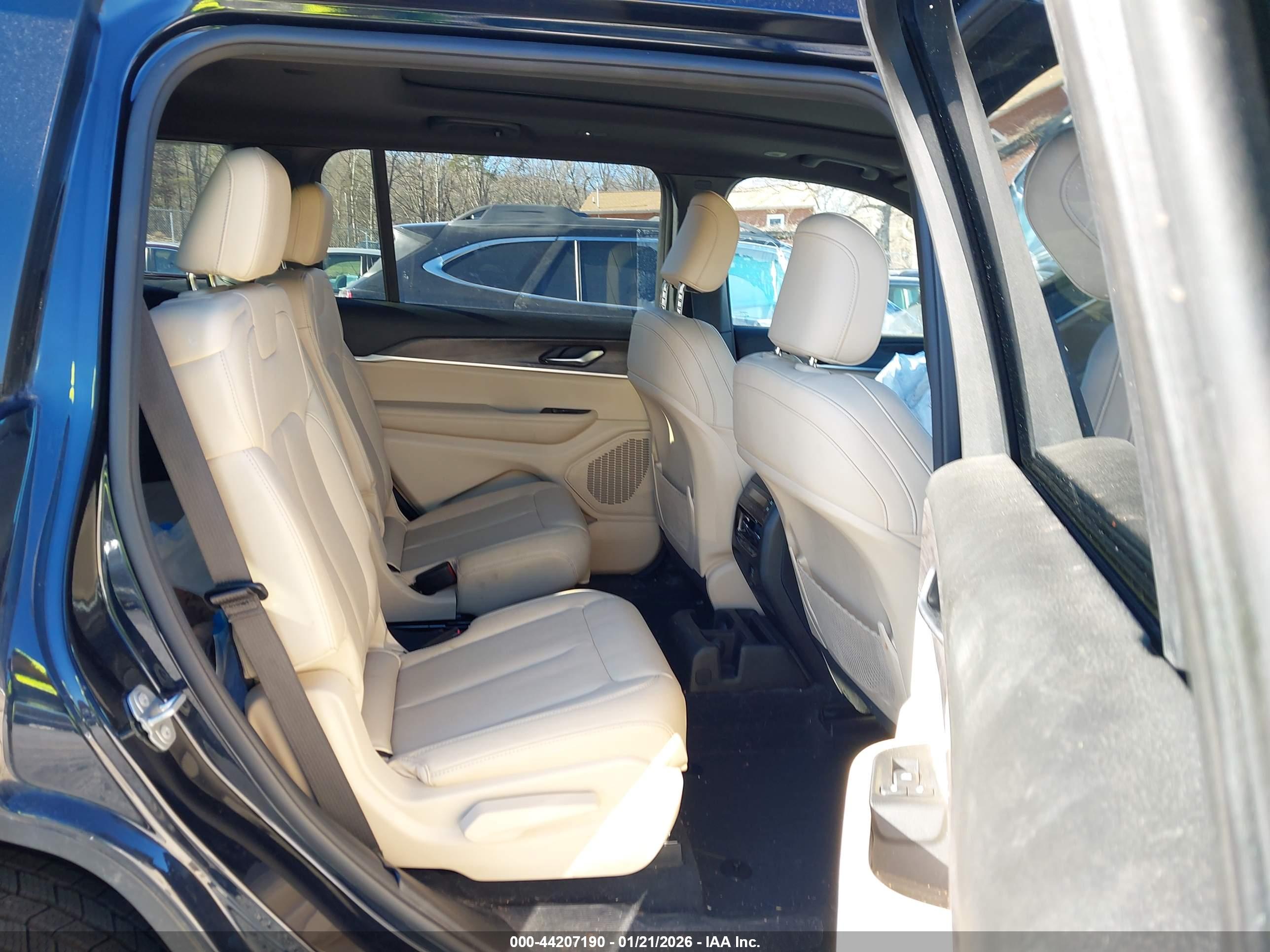 JEEP GRAND image 8