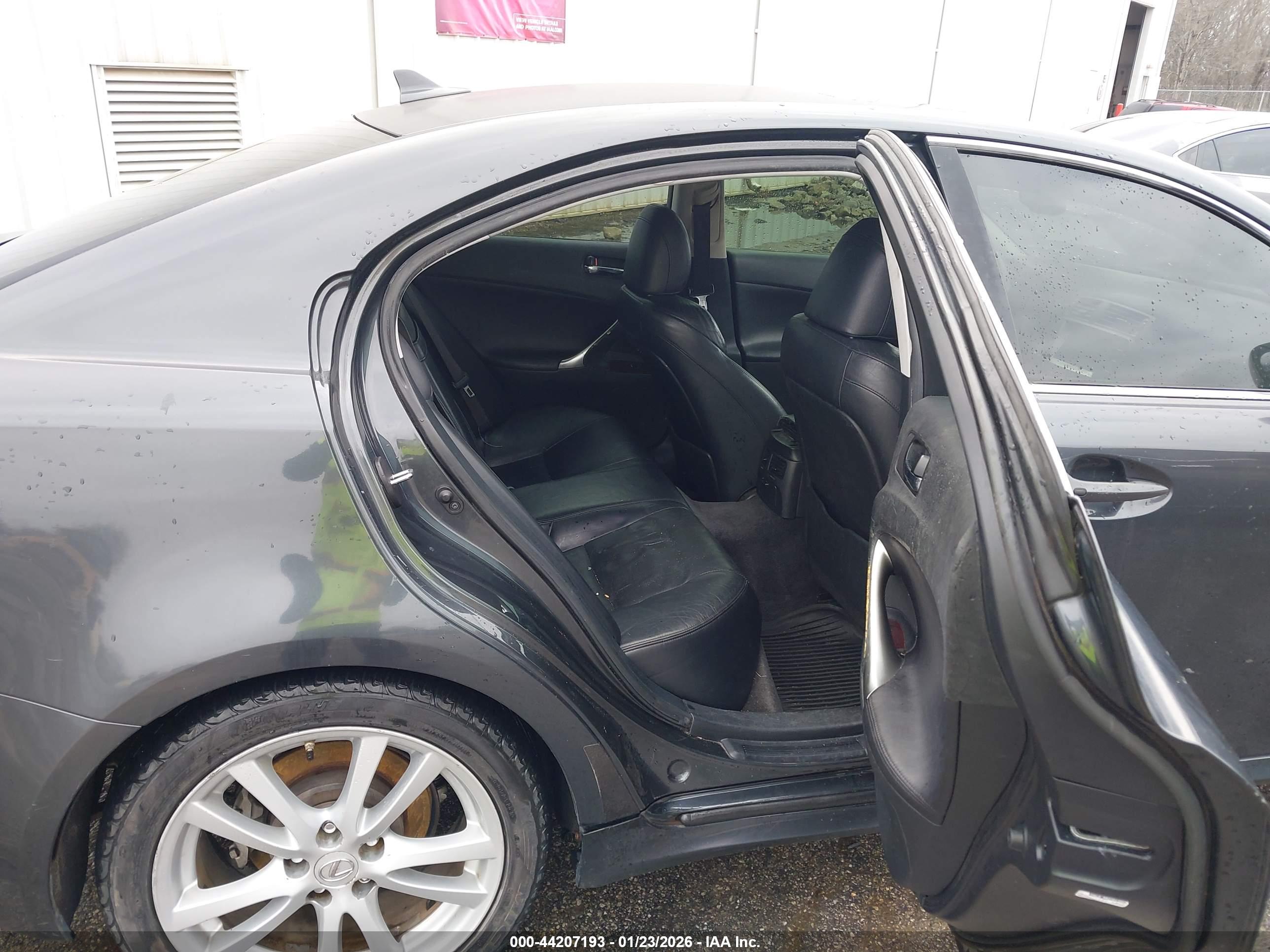 LEXUS IS image 8