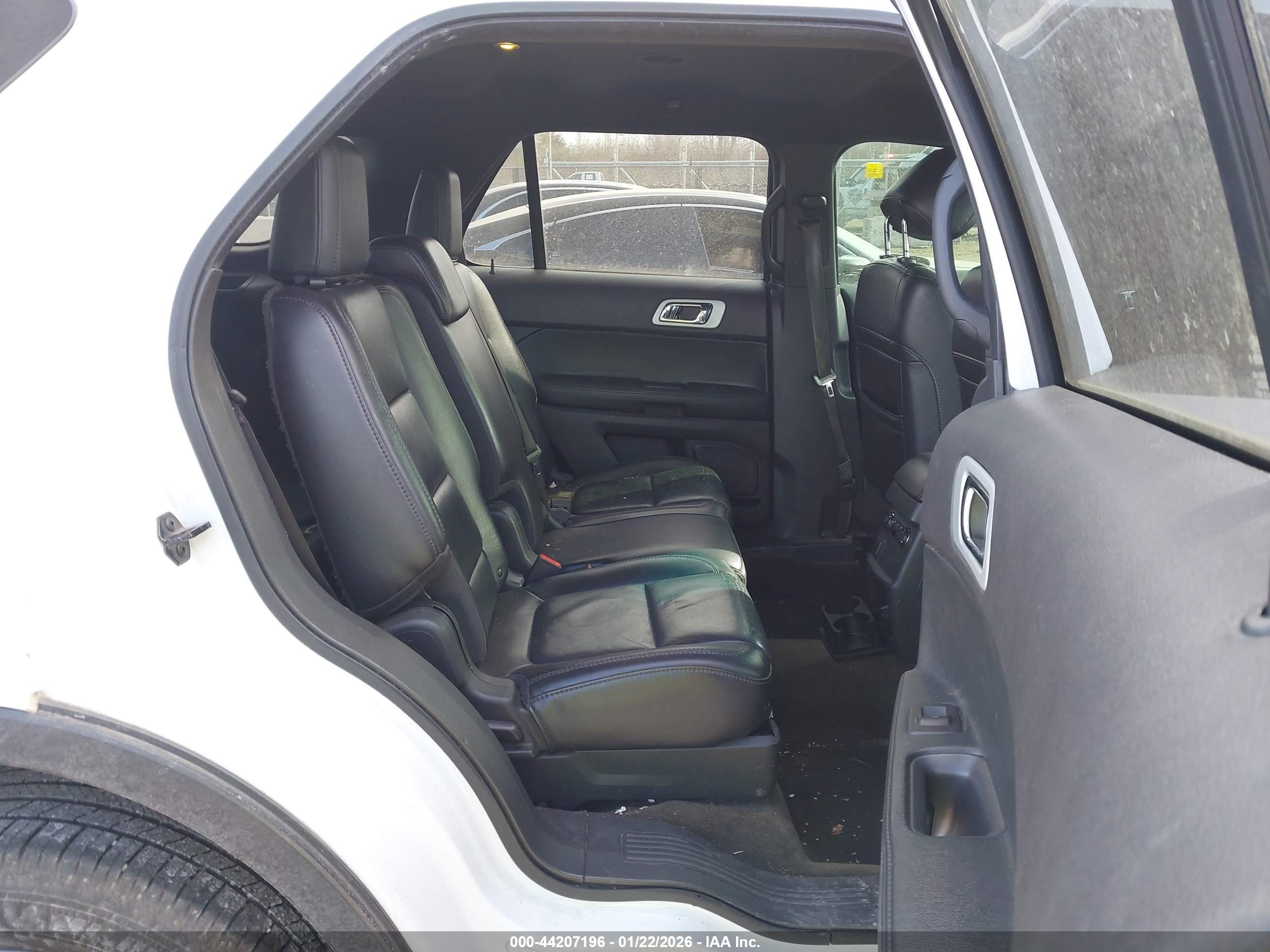 FORD EXPLORER image 8