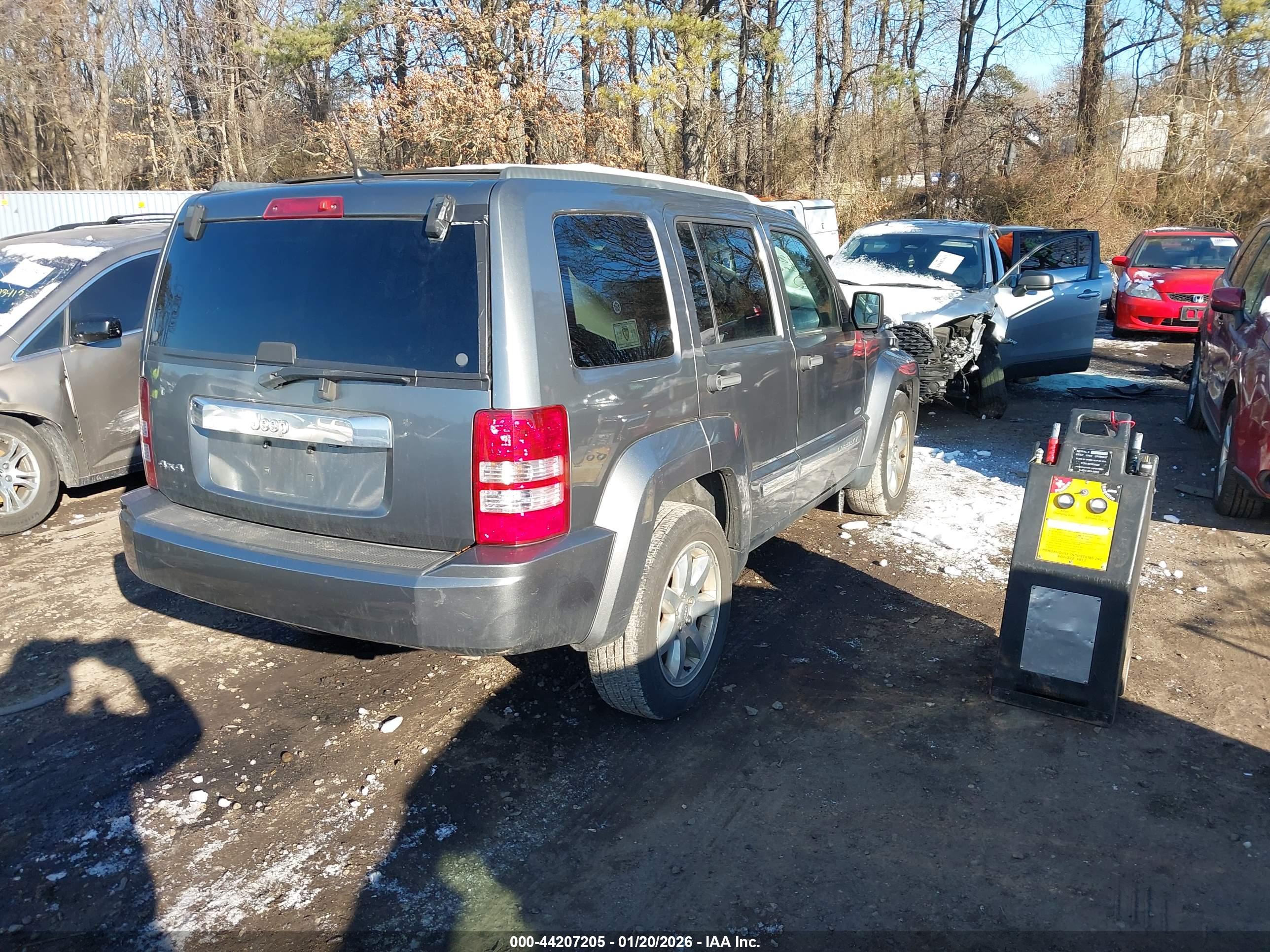 JEEP LIBERTY image 4