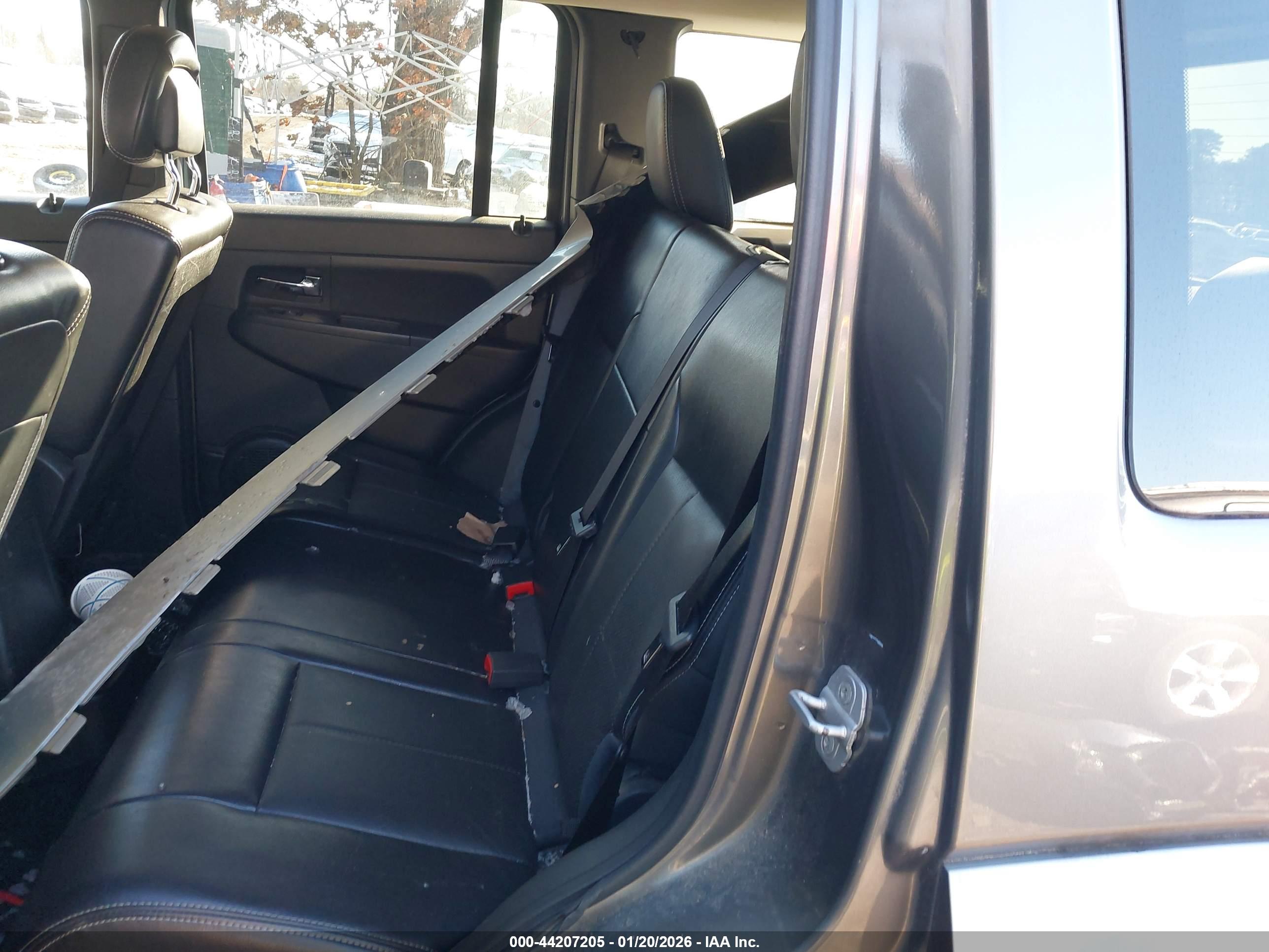 JEEP LIBERTY image 8