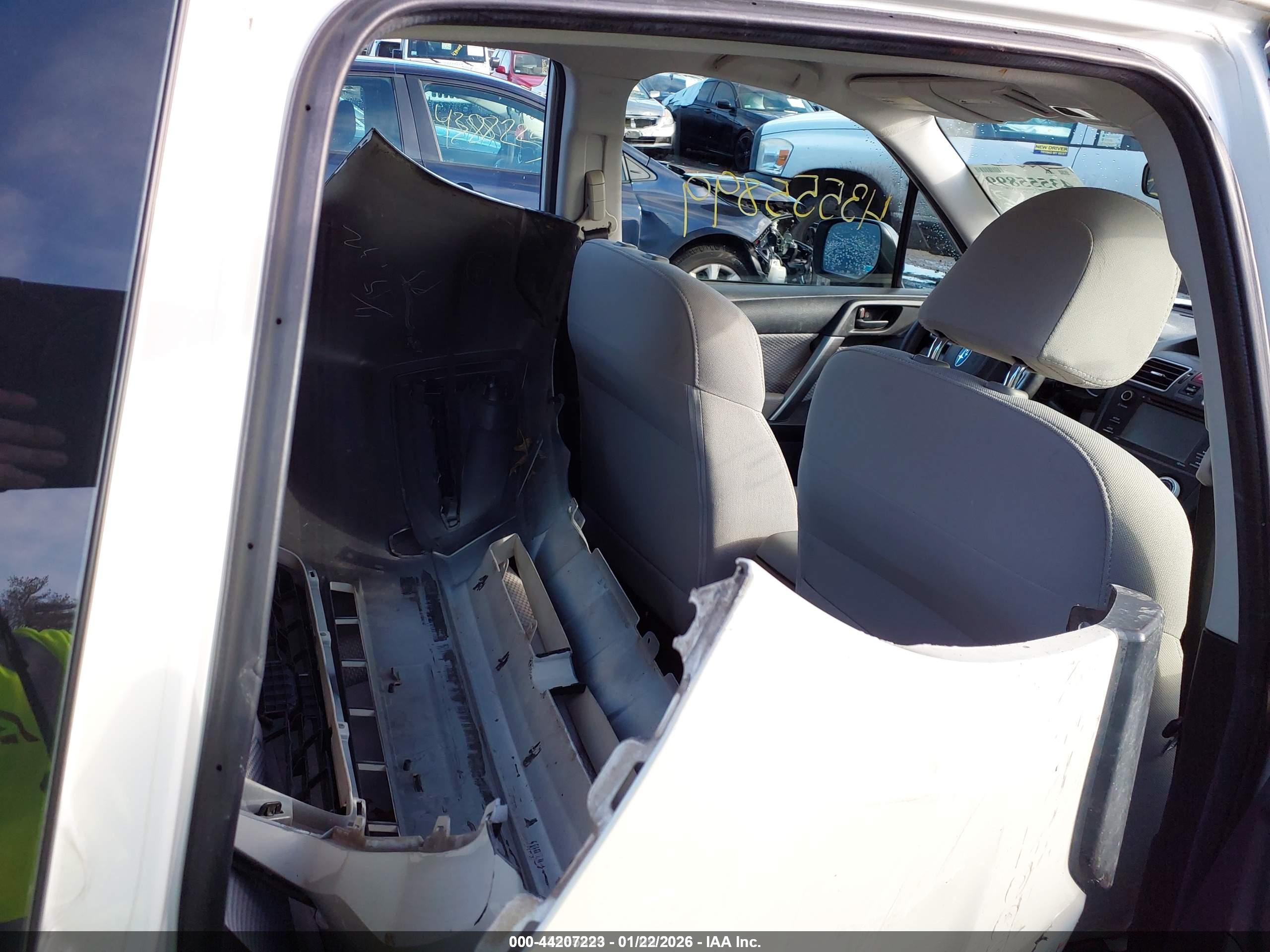 SUBARU FORESTER image 8