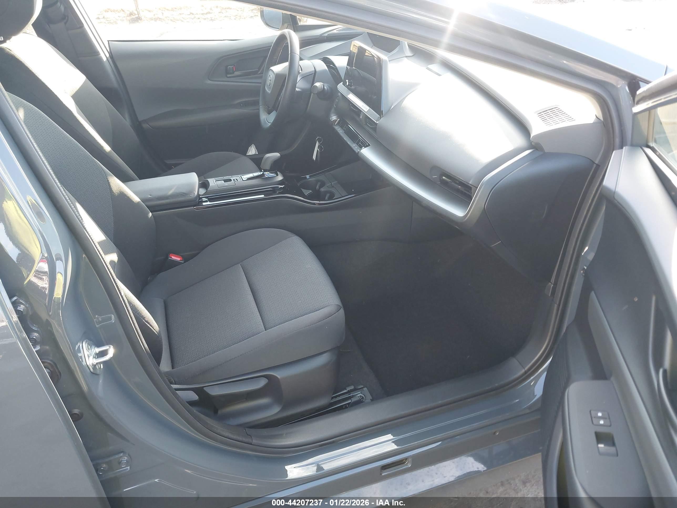 TOYOTA PRIUS image 5