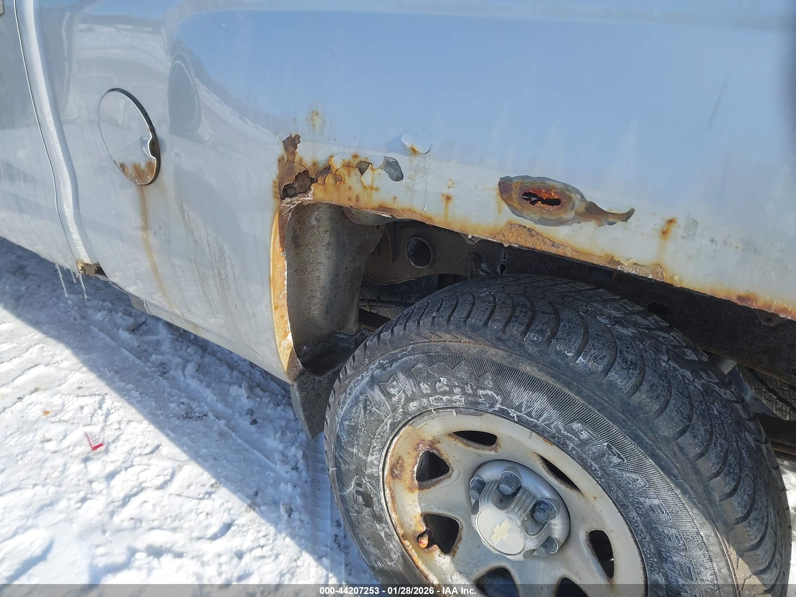 CHEVROLET SILVERADO image 6