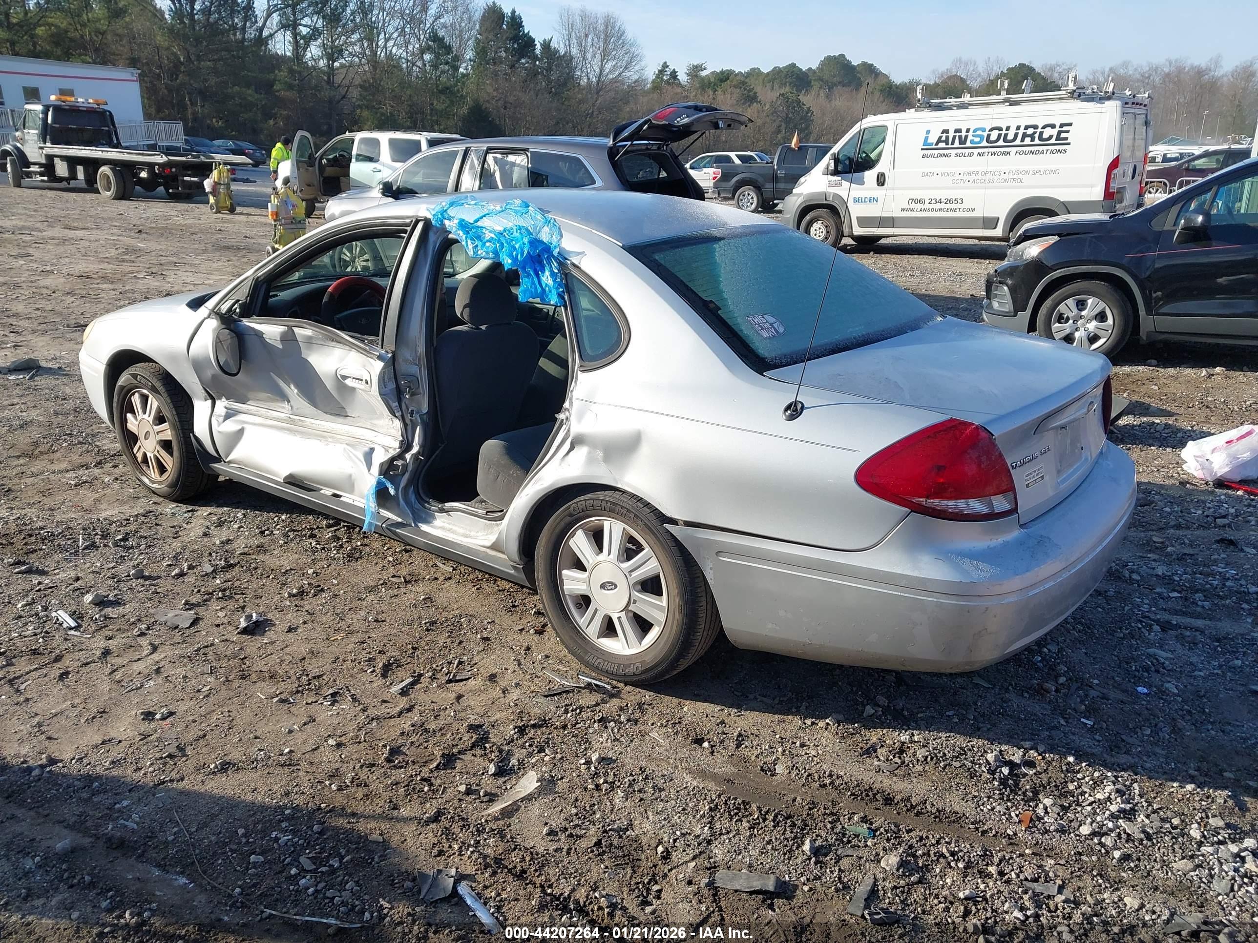 FORD TAURUS image 3