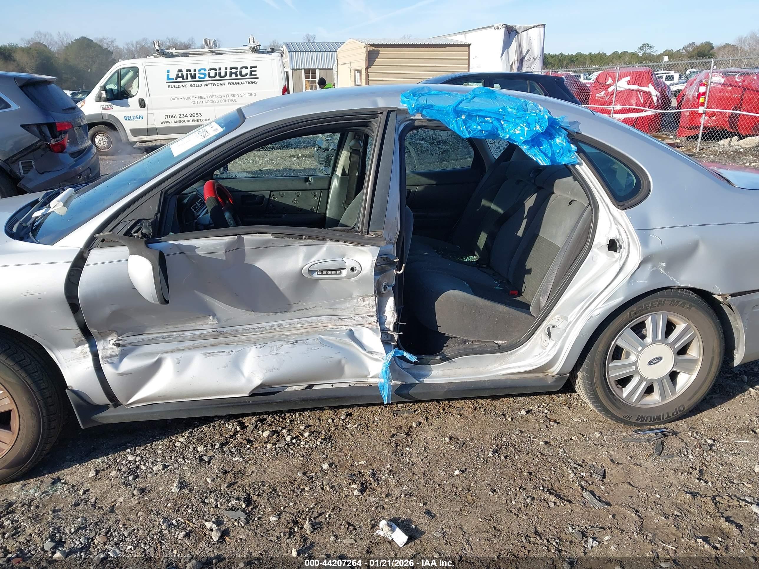 FORD TAURUS image 6
