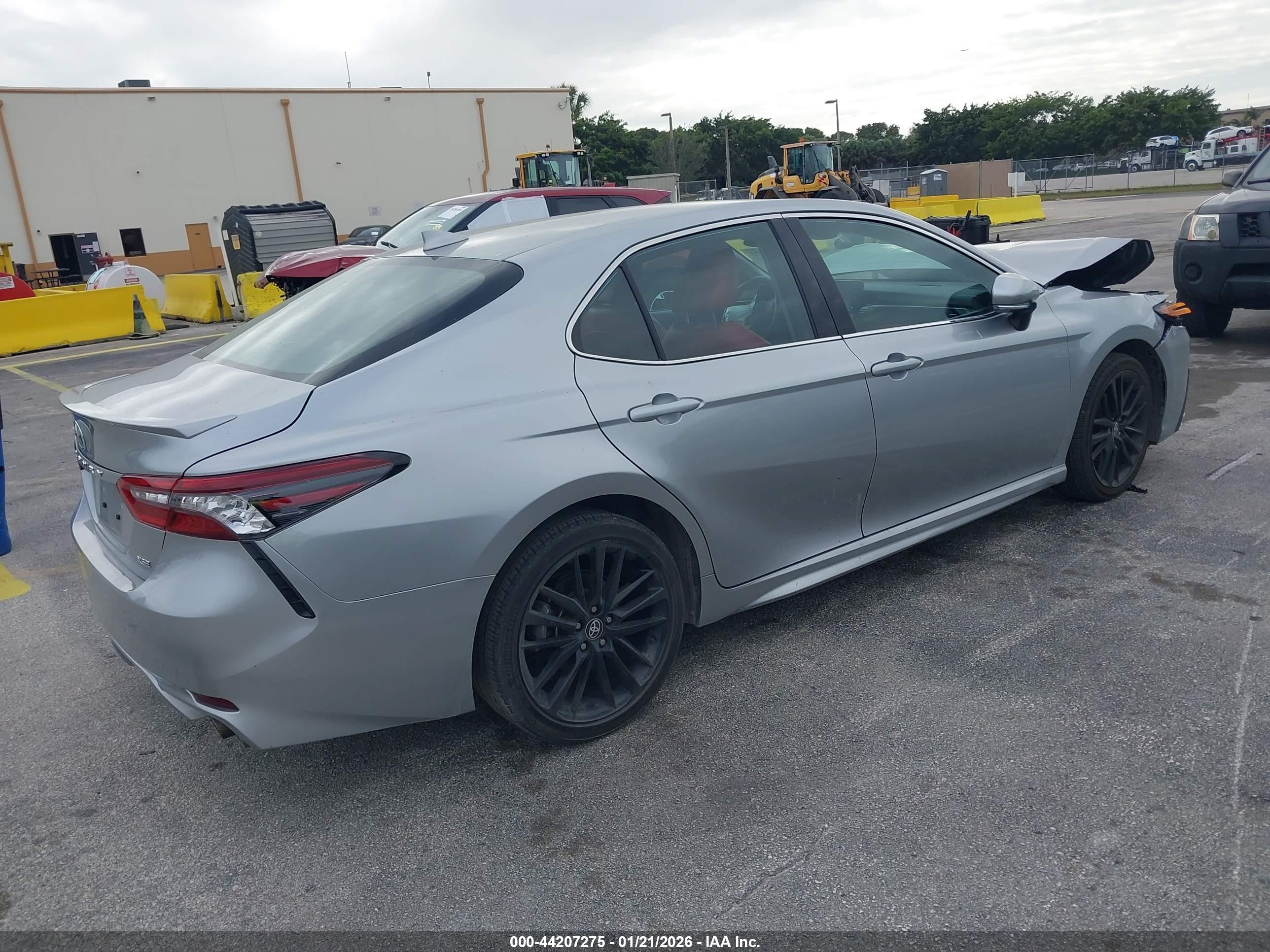TOYOTA CAMRY image 4