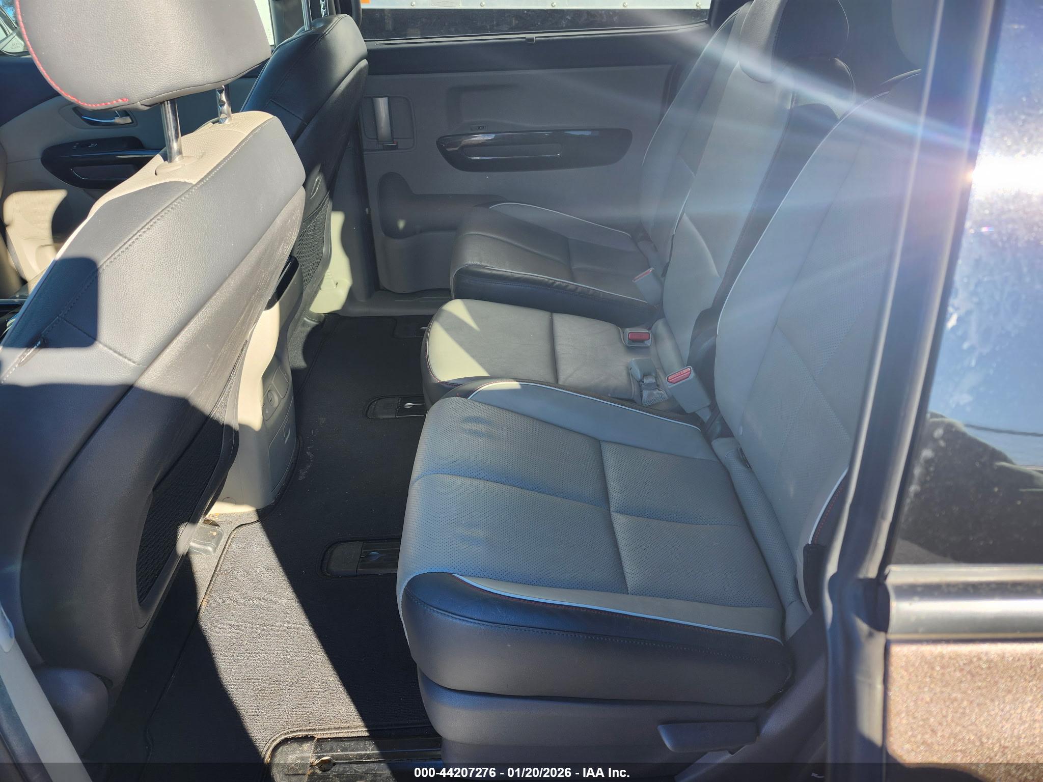 KIA SEDONA image 8