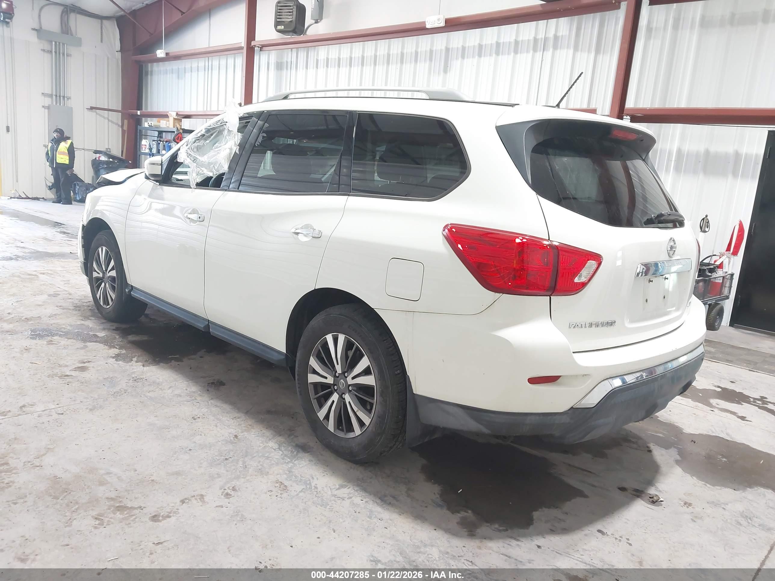 NISSAN PATHFINDER image 3
