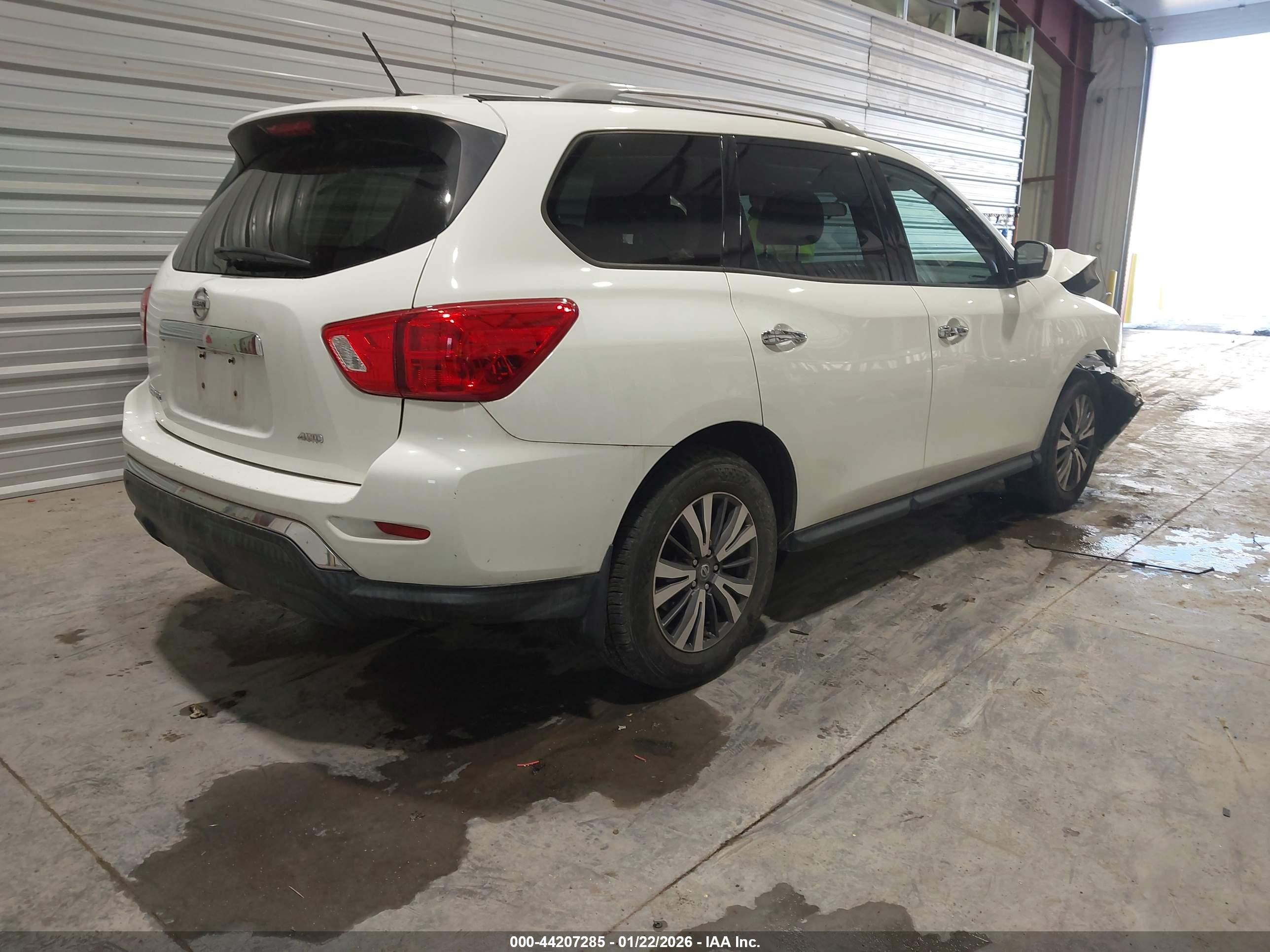 NISSAN PATHFINDER image 4