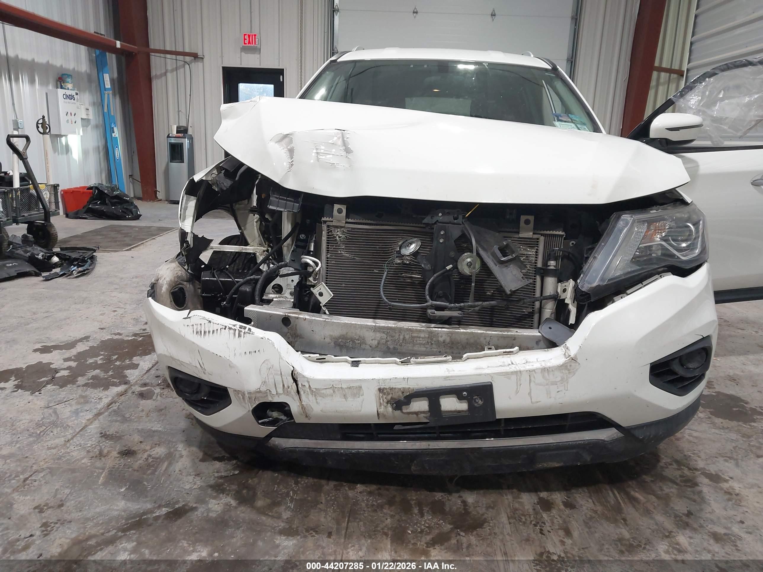 NISSAN PATHFINDER image 6