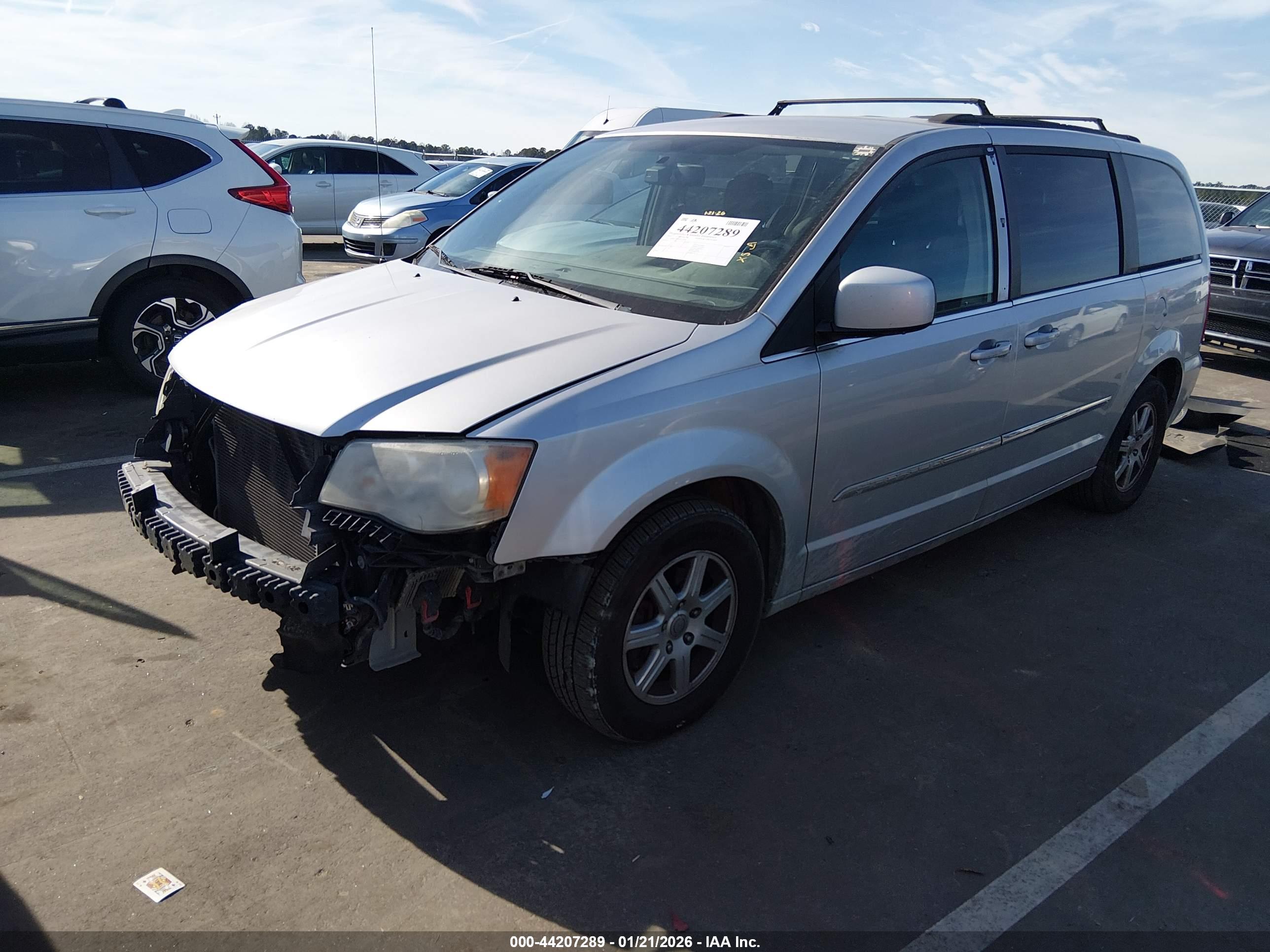 CHRYSLER TOWN image 2