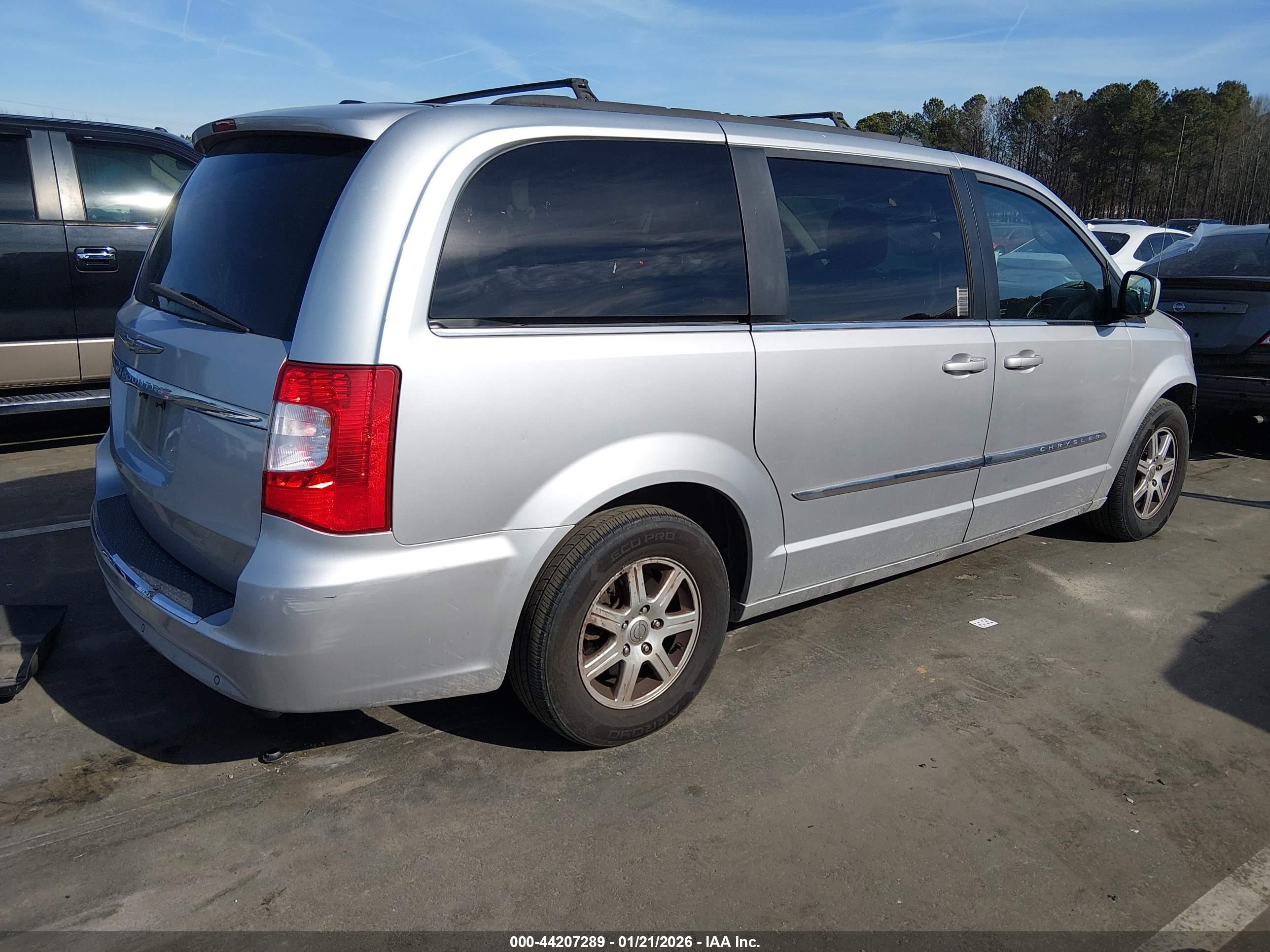 CHRYSLER TOWN image 4