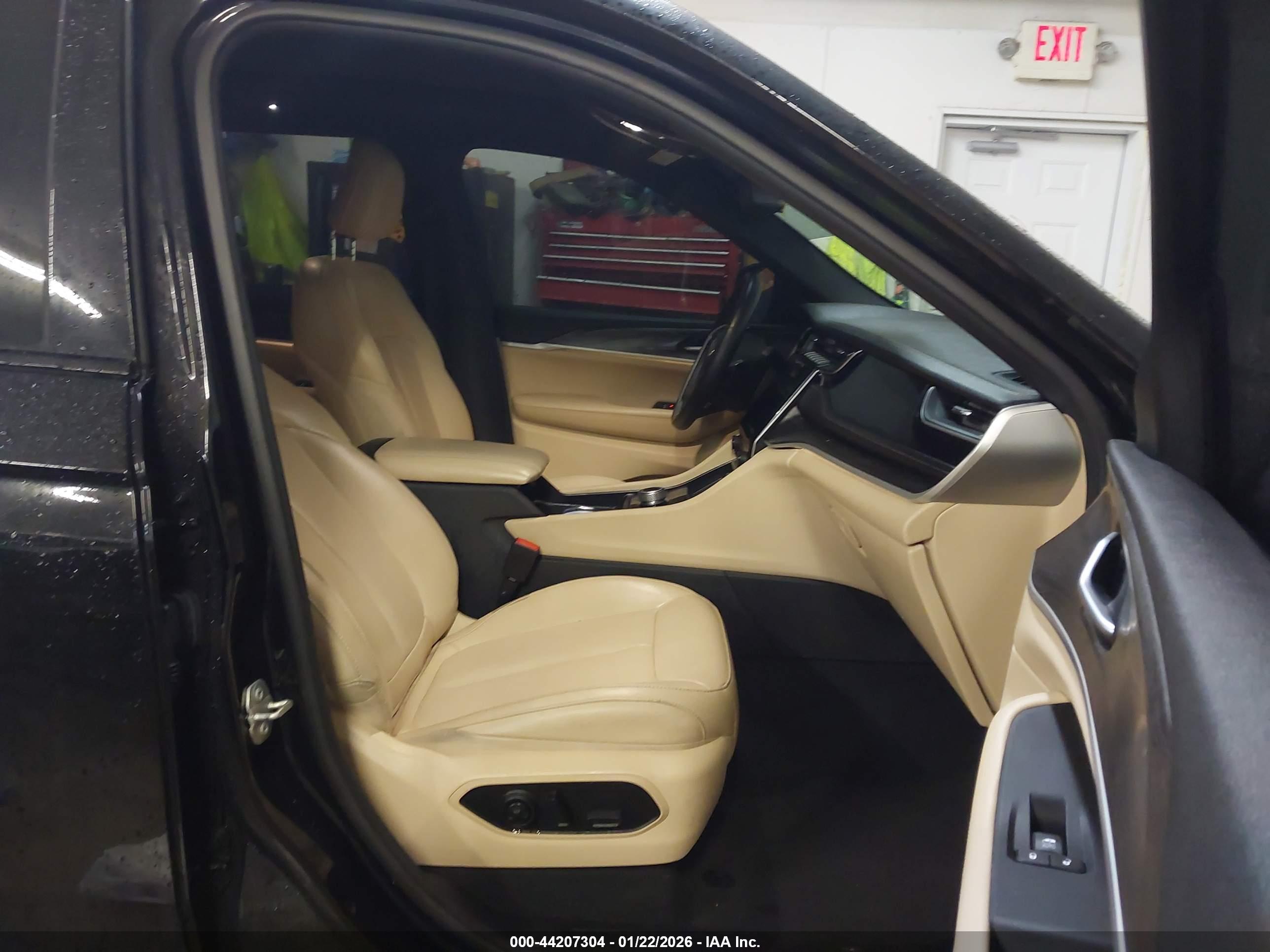 JEEP GRAND image 5