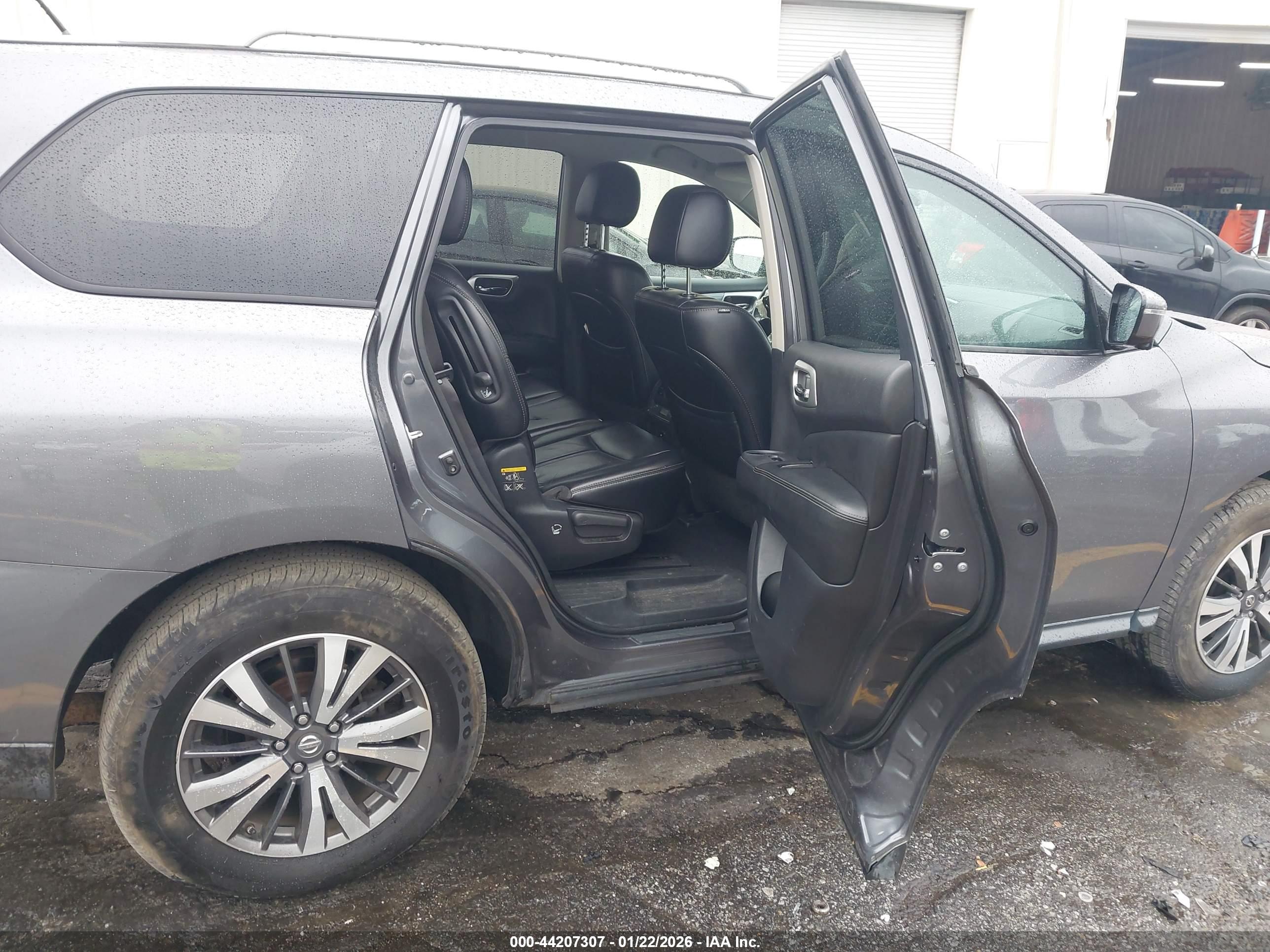 NISSAN PATHFINDER image 8