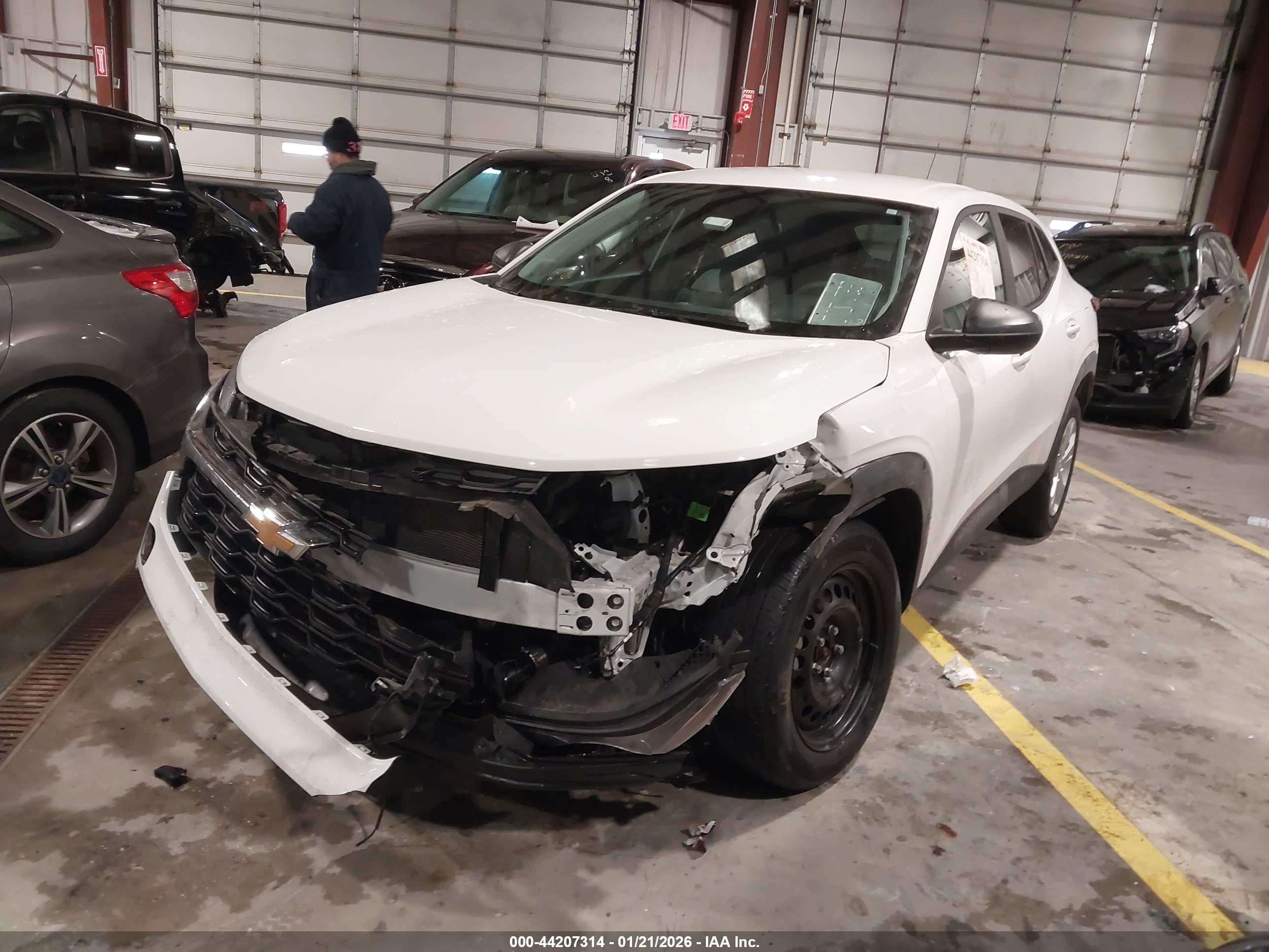 CHEVROLET TRAX image 2