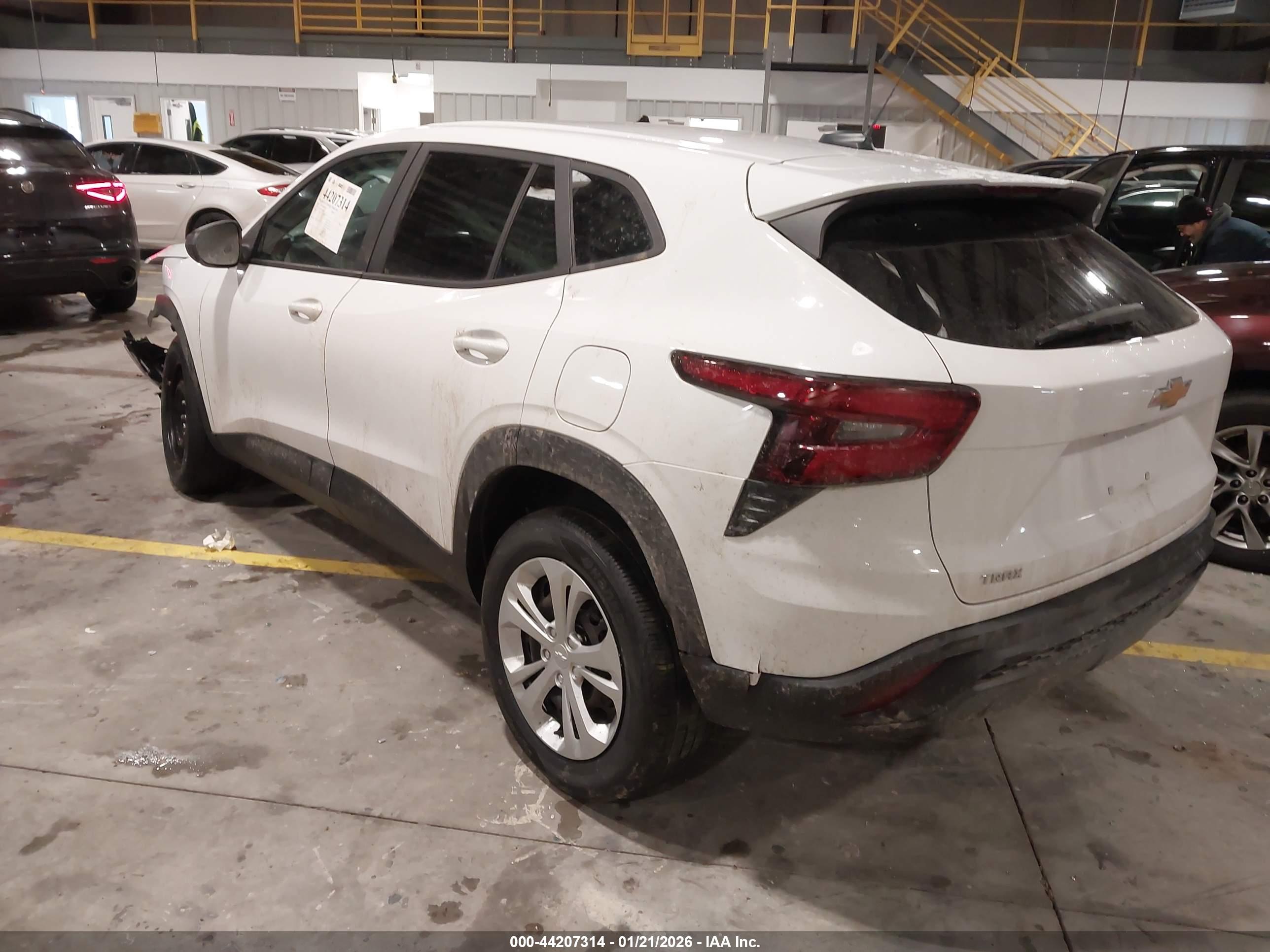 CHEVROLET TRAX image 3